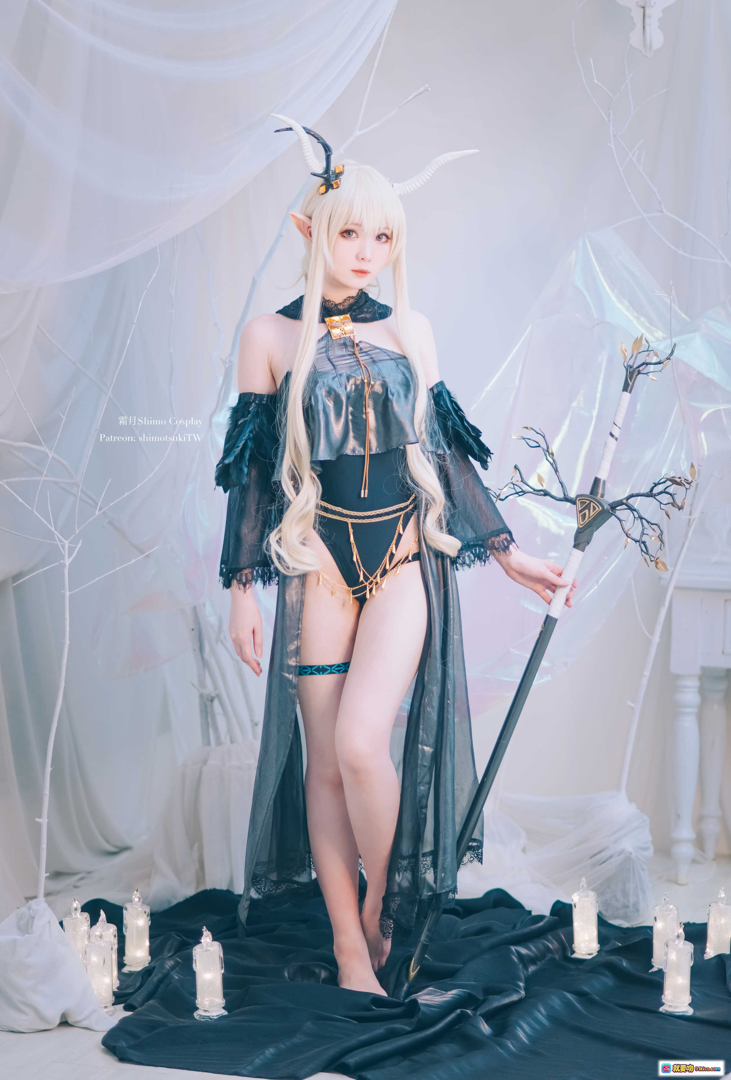 霜月shimo NO.028 明日方舟闪灵cosplay 黑金蕾丝精灵耳角饰 持法杖氛围感写真 17P高清图集 - 就要吻