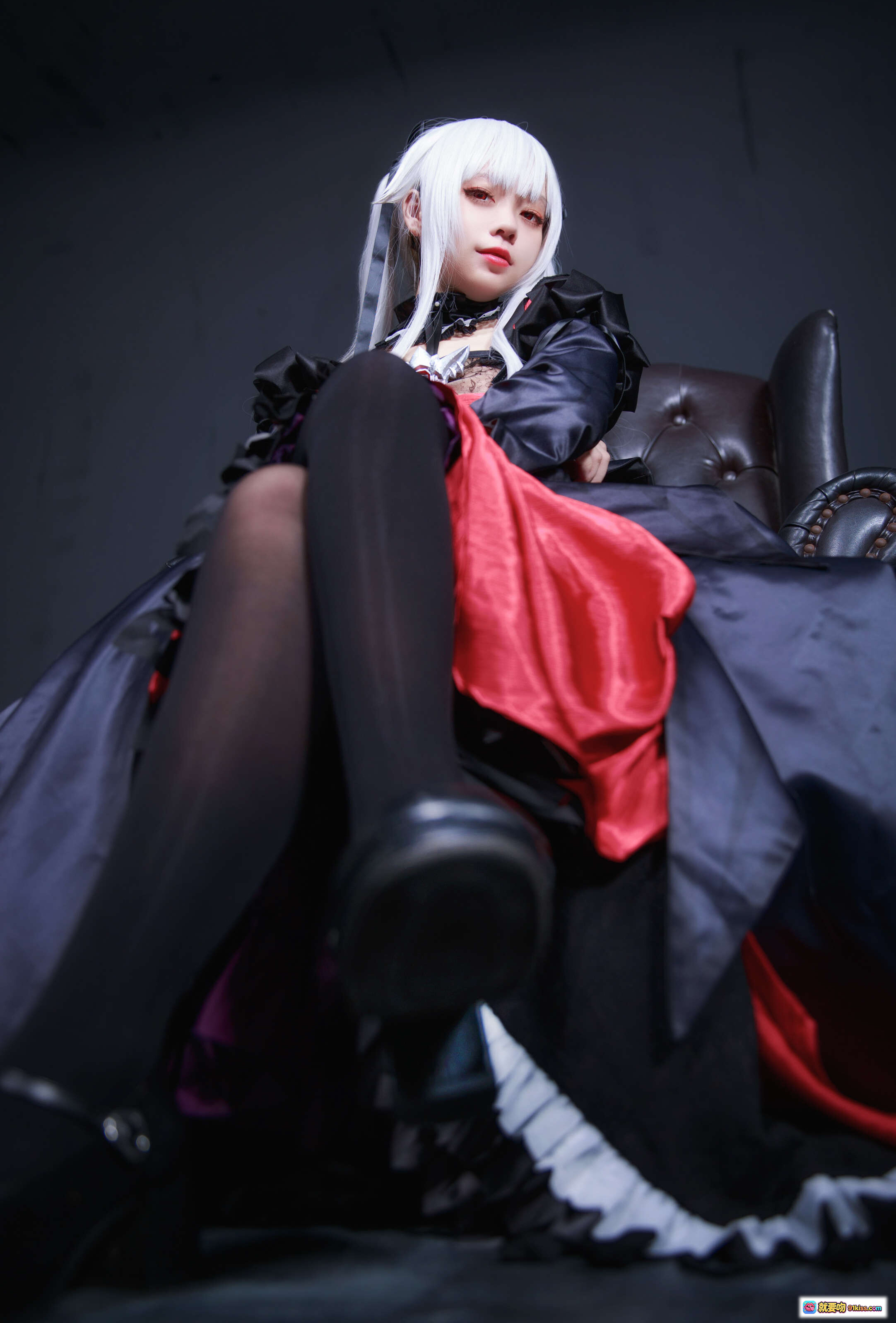 图片[2] - G44不会受伤 NO.019 雾枝长裙Cosplay 白发黑丝红裙哥特风写真 13P高清图集 - 就要吻