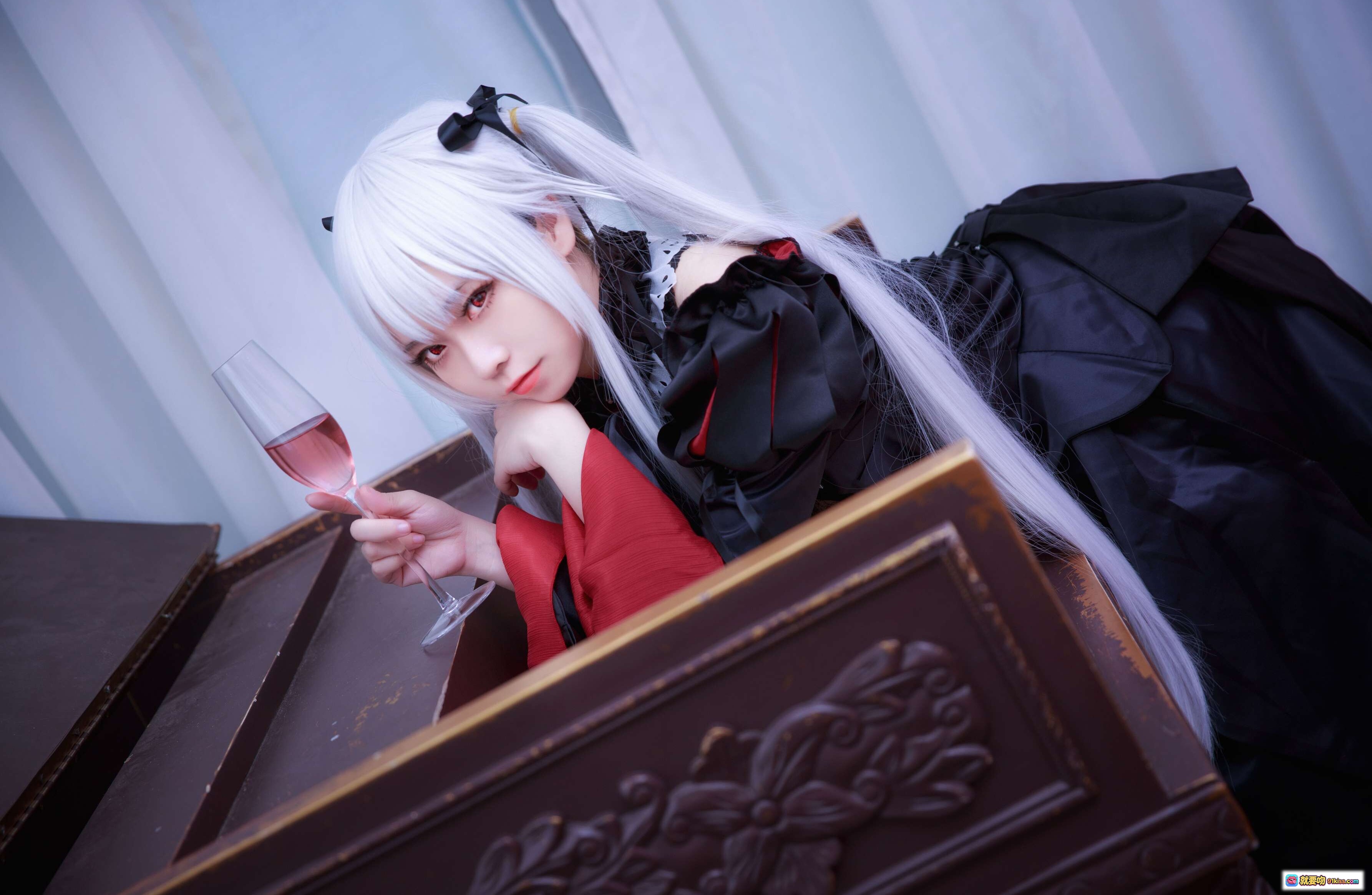 图片[10] - G44不会受伤 NO.019 雾枝长裙Cosplay 白发黑丝红裙哥特风写真 13P高清图集 - 就要吻