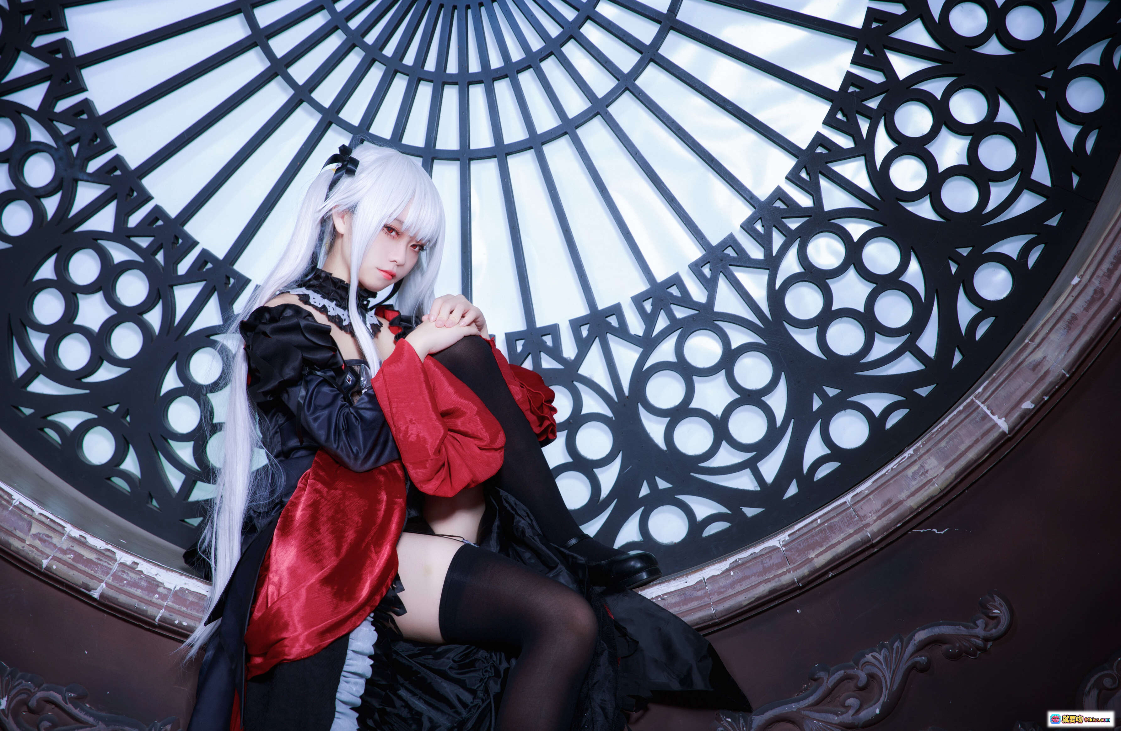 图片[3] - G44不会受伤 NO.019 雾枝长裙Cosplay 白发黑丝红裙哥特风写真 13P高清图集 - 就要吻