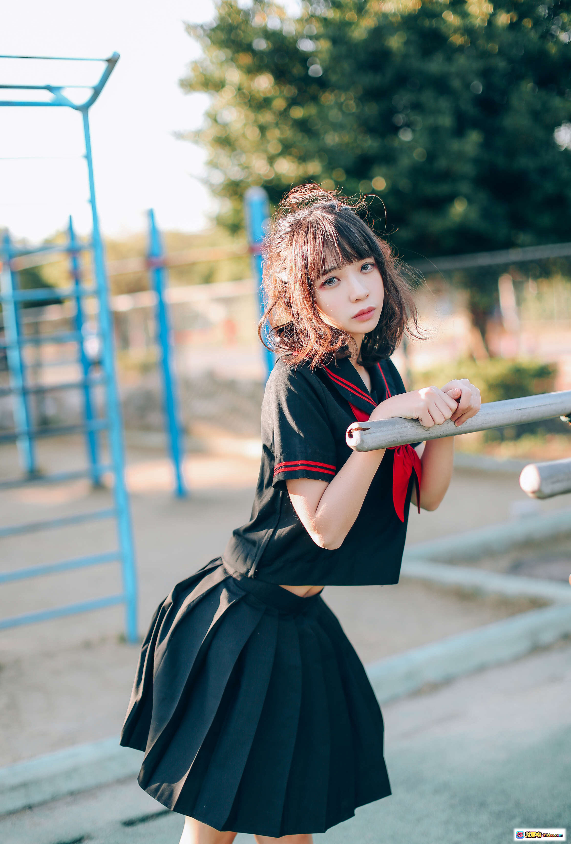 图片[3] - 疯猫ss NO.001 室外JK制服写真 黑色过膝袜 红领结 学院风美腿 18P高清图集 - 就要吻