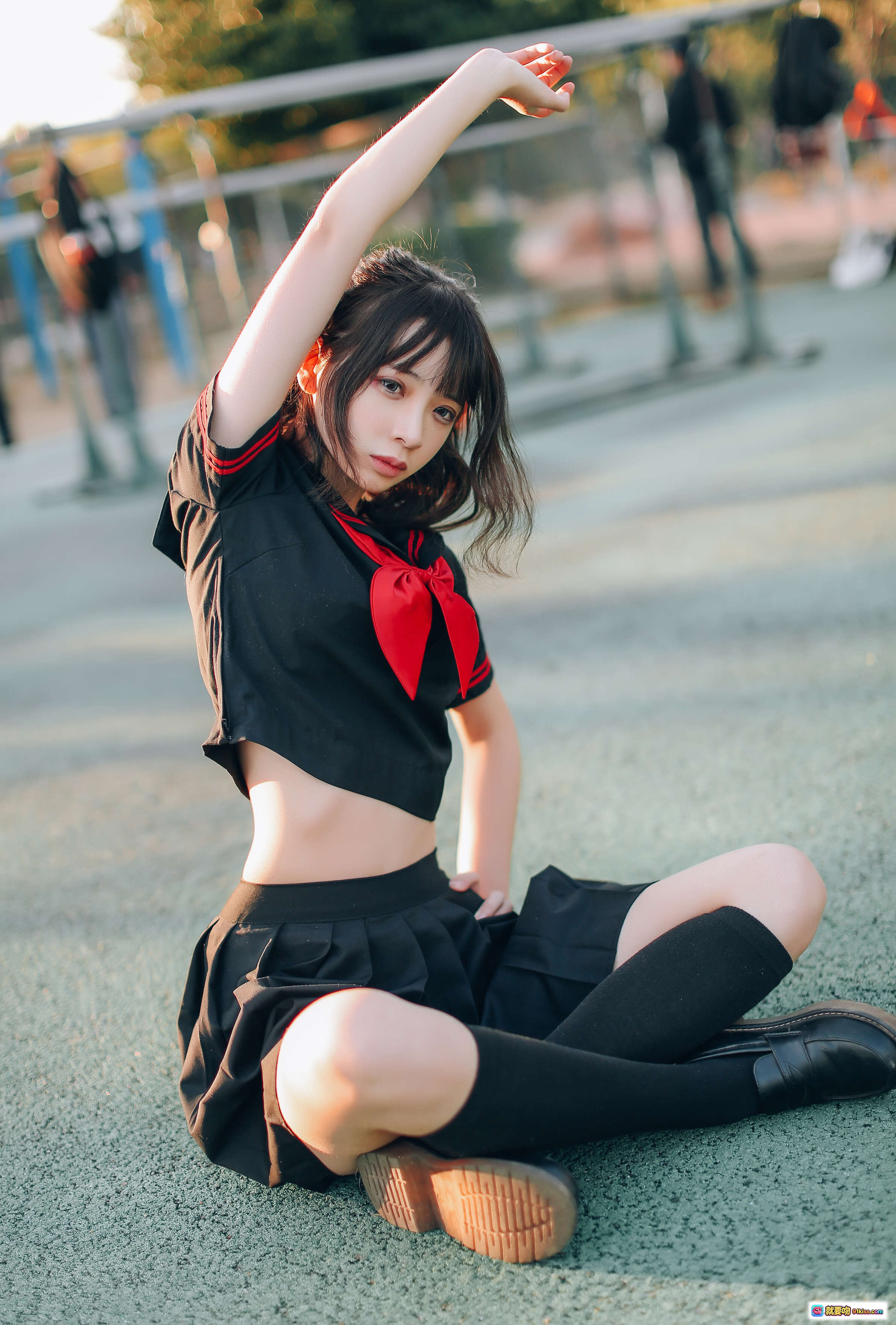 图片[6] - 疯猫ss NO.001 室外JK制服写真 黑色过膝袜 红领结 学院风美腿 18P高清图集 - 就要吻