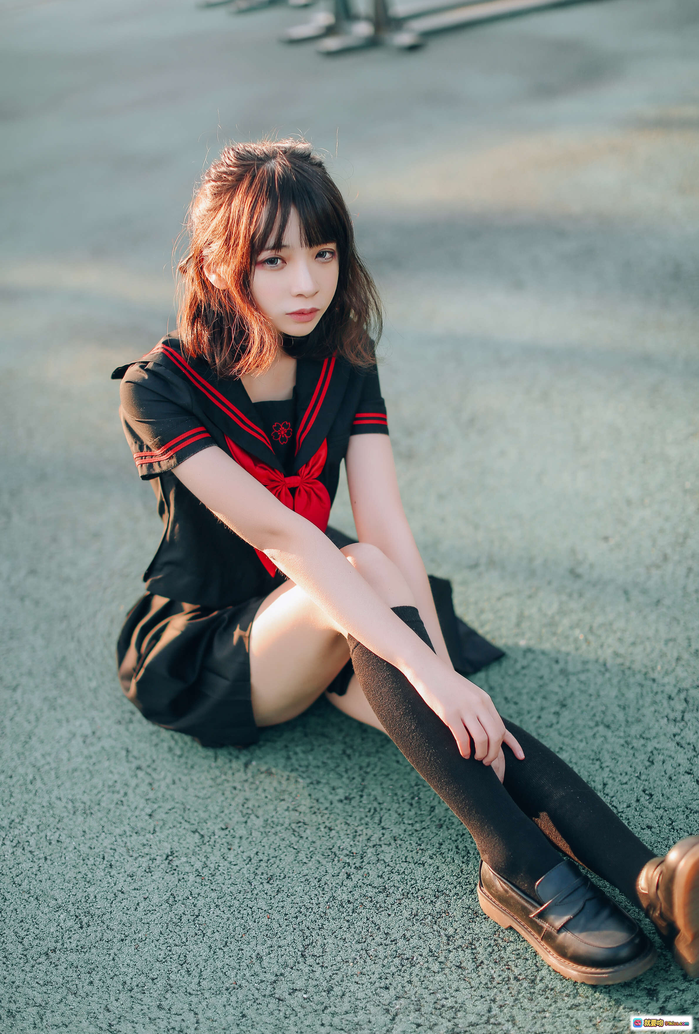 图片[8] - 疯猫ss NO.001 室外JK制服写真 黑色过膝袜 红领结 学院风美腿 18P高清图集 - 就要吻