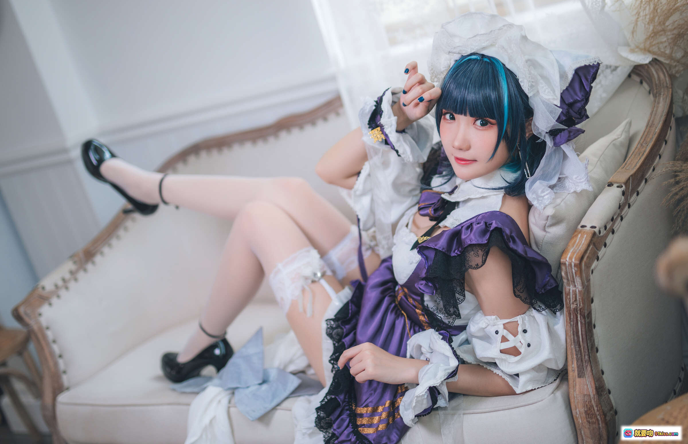 瓜希酱NO.033柴郡cos写真｜紫色洛丽塔女仆装｜蓝发双马尾｜蕾丝袜 thighhigh｜复古沙发摆拍｜精致妆容美少女 - 就要吻