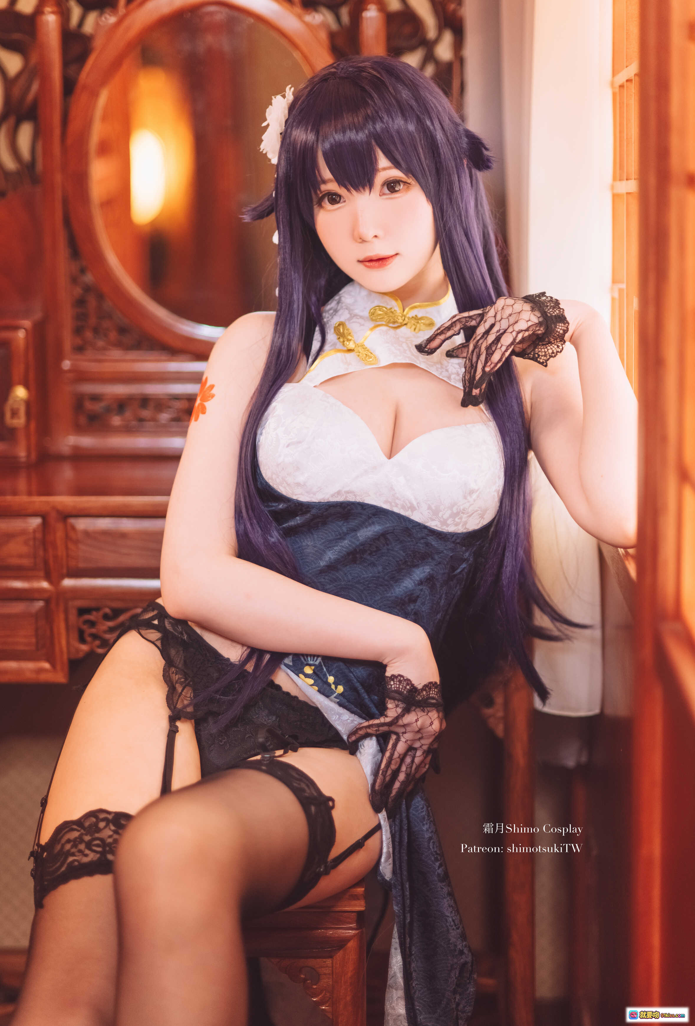 图片[4] - 霜月Shimo Cosplay碧蓝航线吾妻旗袍写真 | 12P高清美图 | 旗袍诱惑 | 黑发长发 | 蕾丝手套 | 性感蕾丝内衣 | 古风卧室场景 - 就要吻