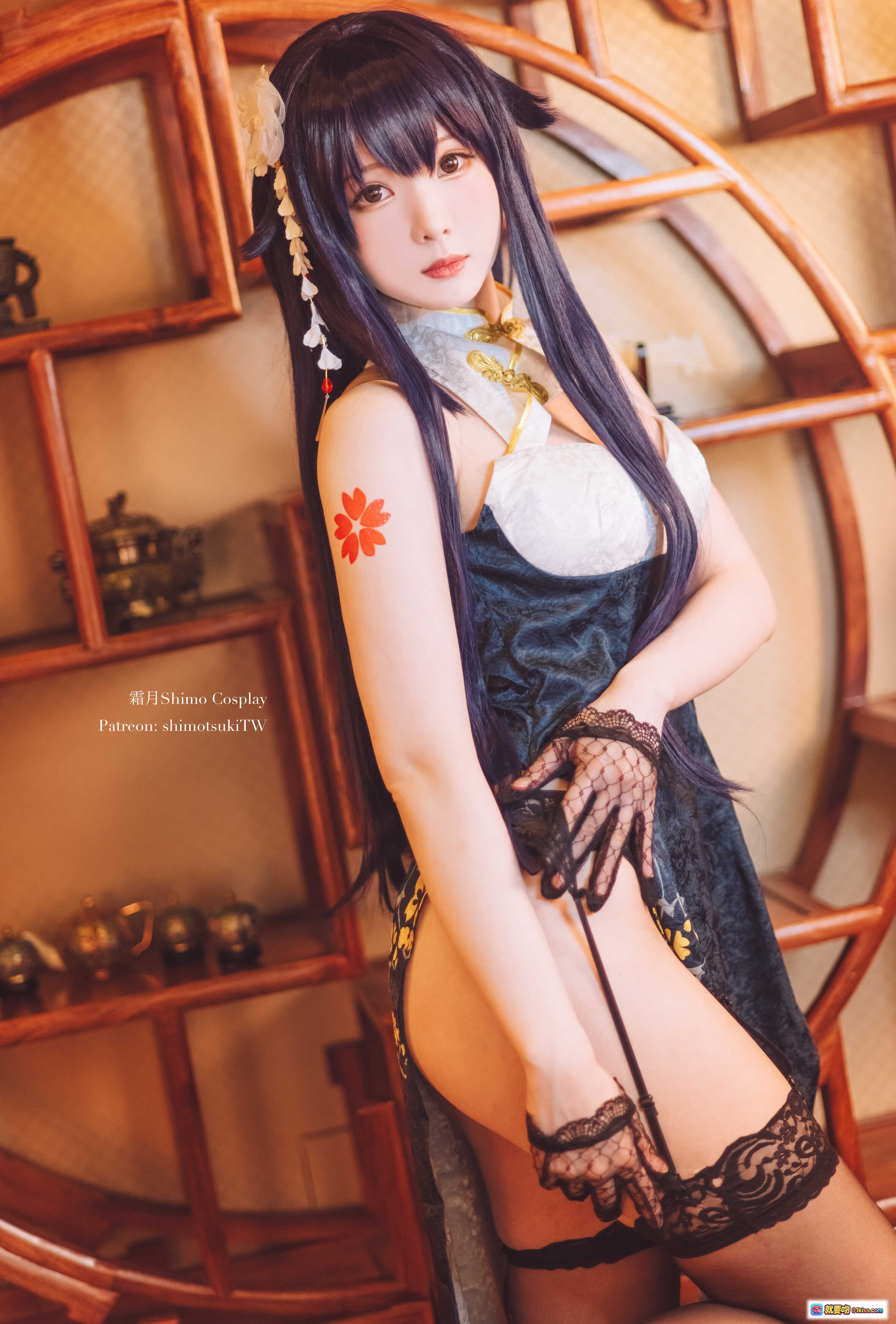 图片[10] - 霜月Shimo Cosplay碧蓝航线吾妻旗袍写真 | 12P高清美图 | 旗袍诱惑 | 黑发长发 | 蕾丝手套 | 性感蕾丝内衣 | 古风卧室场景 - 就要吻