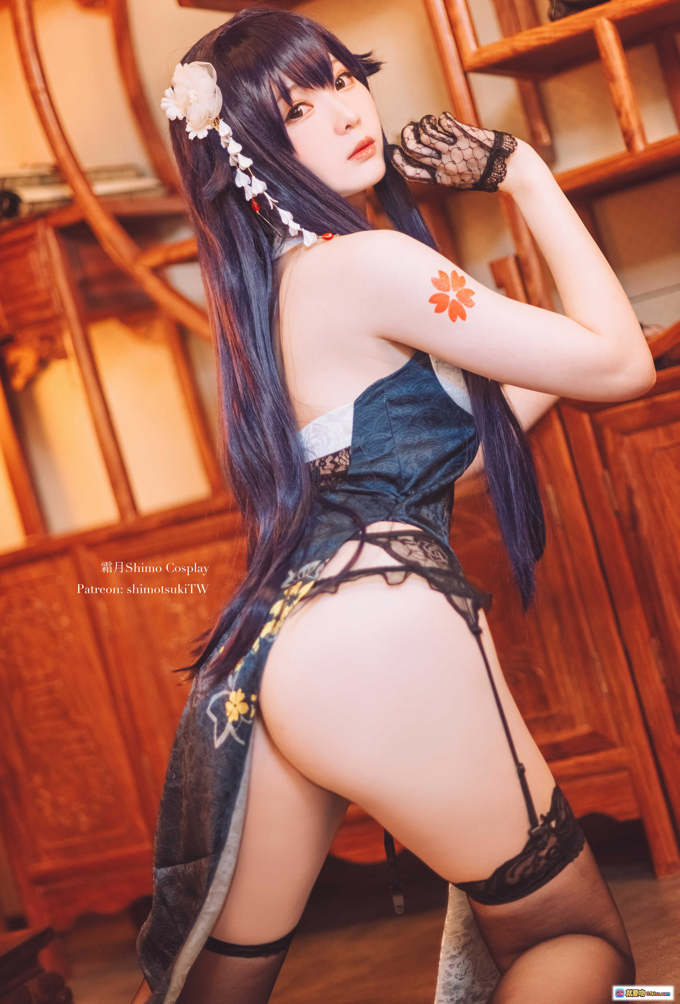 图片[9] - 霜月Shimo Cosplay碧蓝航线吾妻旗袍写真 | 12P高清美图 | 旗袍诱惑 | 黑发长发 | 蕾丝手套 | 性感蕾丝内衣 | 古风卧室场景 - 就要吻