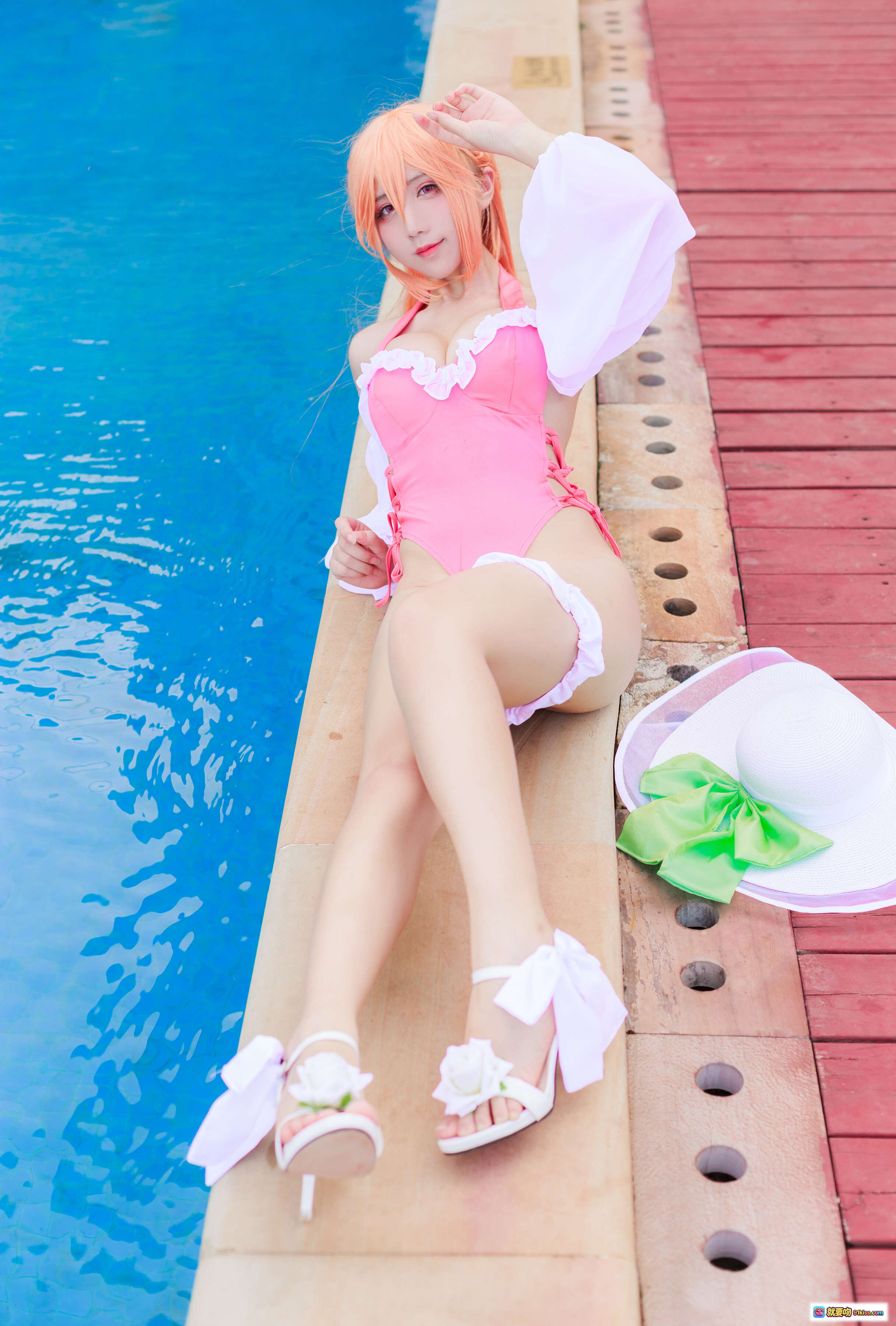 图片[4] - 九曲Jean NO.038 黎塞留泳装COS写真｜粉色比基尼+宽檐帽泳池边美腿写真25P - 就要吻