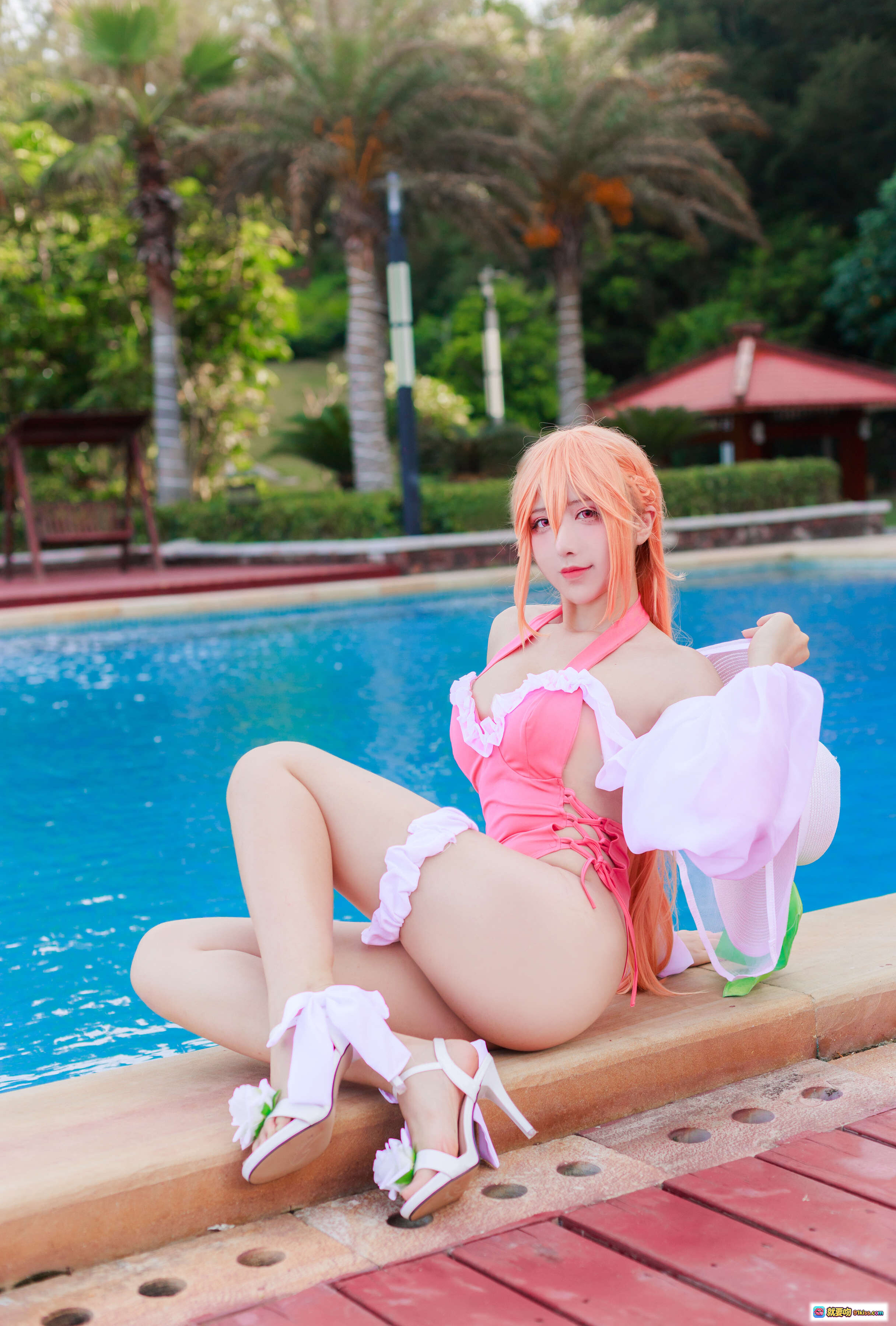 图片[8] - 九曲Jean NO.038 黎塞留泳装COS写真｜粉色比基尼+宽檐帽泳池边美腿写真25P - 就要吻