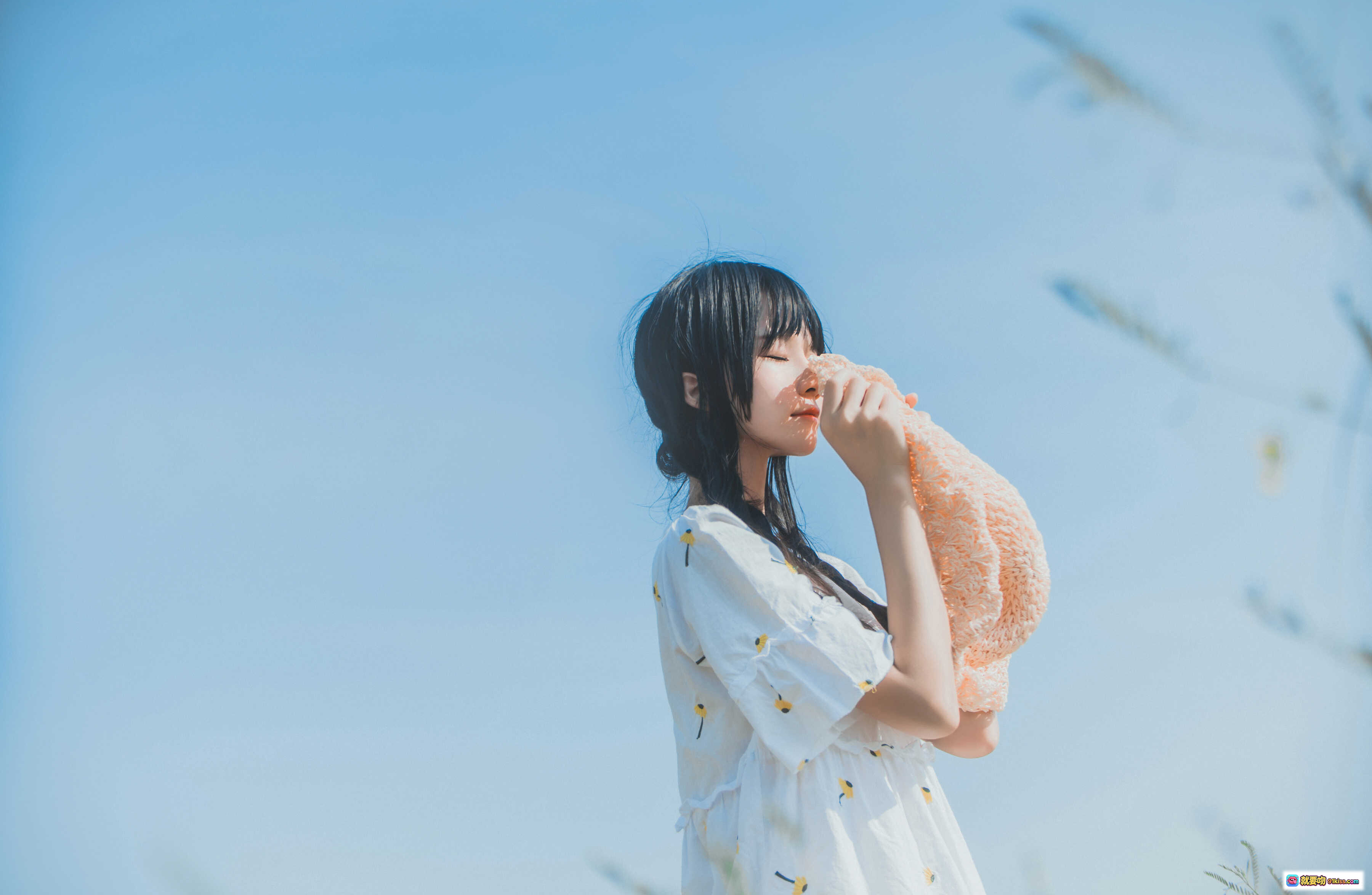 图片[7] - 桜桃喵032田野写真｜白色碎花连衣裙+草帽少女风｜清新自然外拍人像摄影 - 就要吻