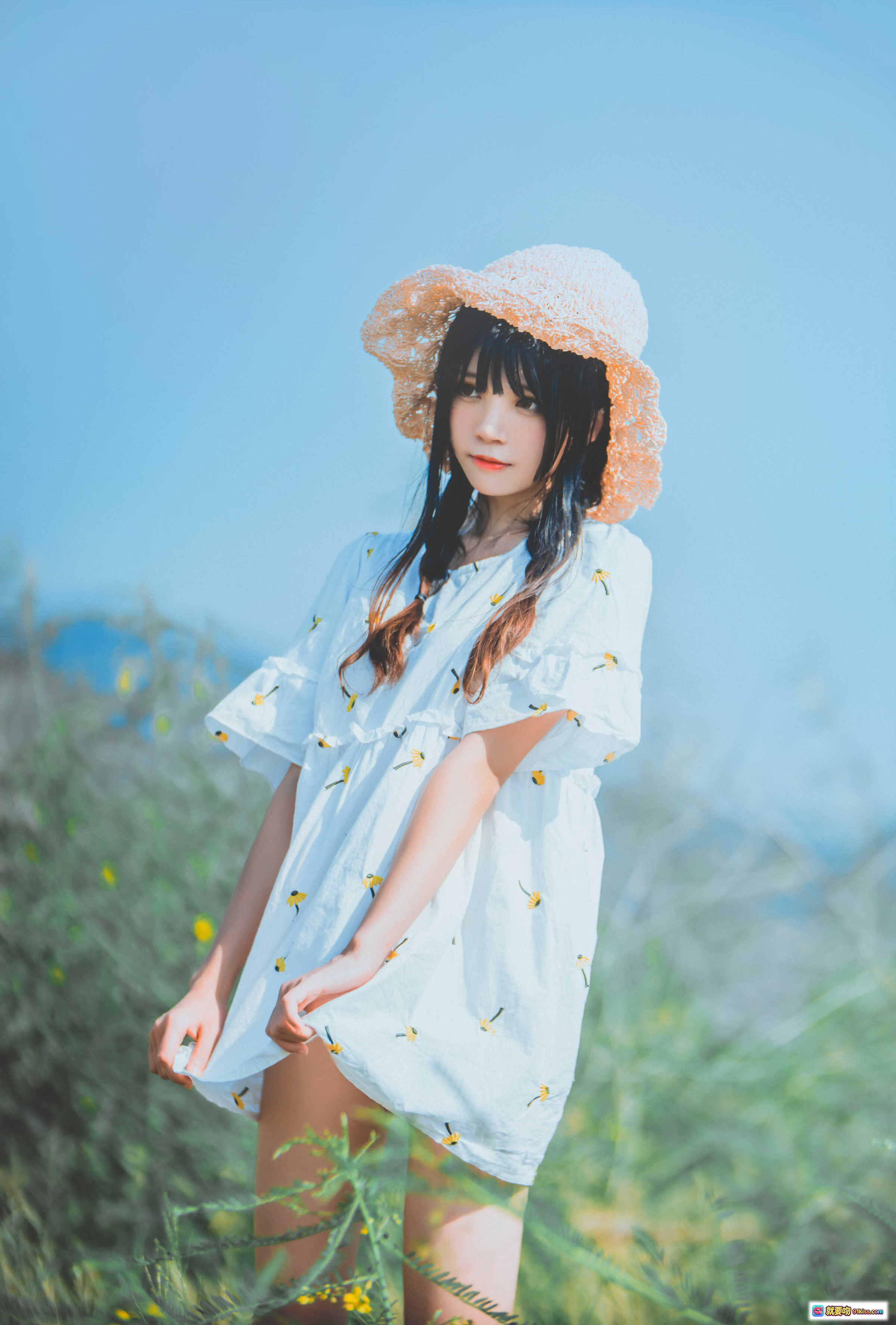 图片[10] - 桜桃喵032田野写真｜白色碎花连衣裙+草帽少女风｜清新自然外拍人像摄影 - 就要吻
