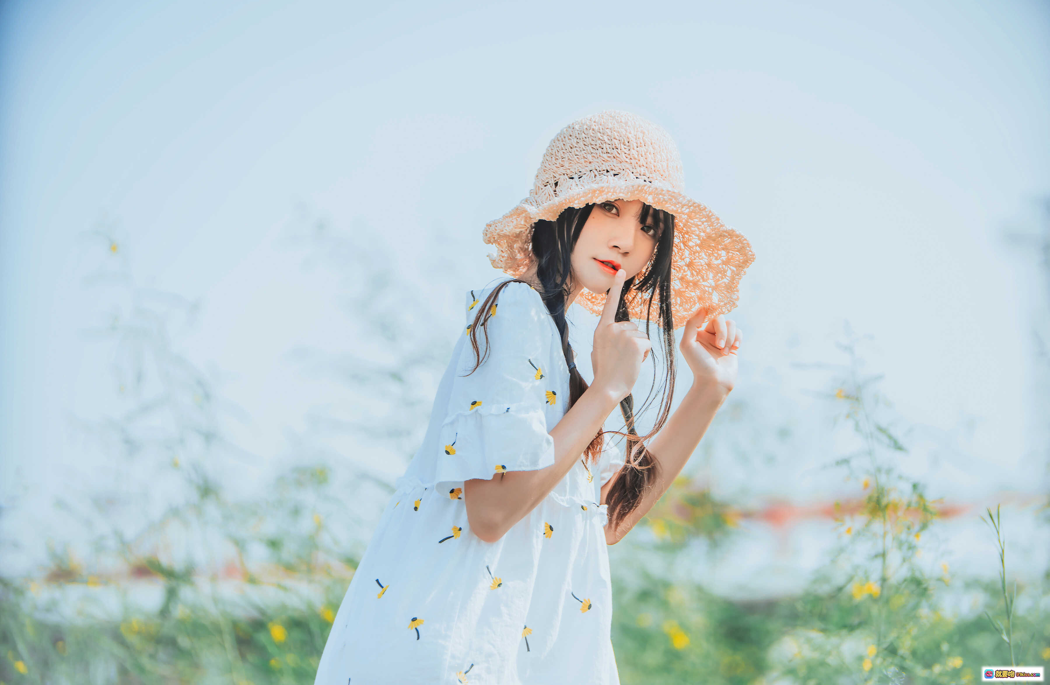 桜桃喵032田野写真｜白色碎花连衣裙+草帽少女风｜清新自然外拍人像摄影 - 就要吻