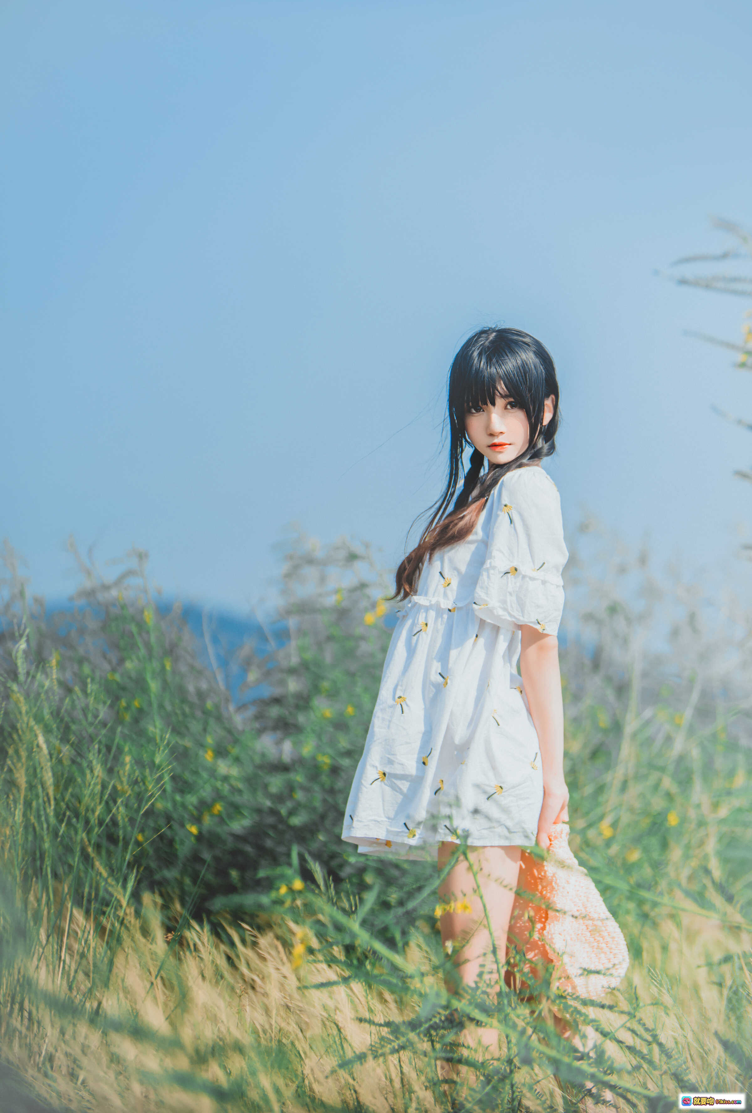 图片[3] - 桜桃喵032田野写真｜白色碎花连衣裙+草帽少女风｜清新自然外拍人像摄影 - 就要吻