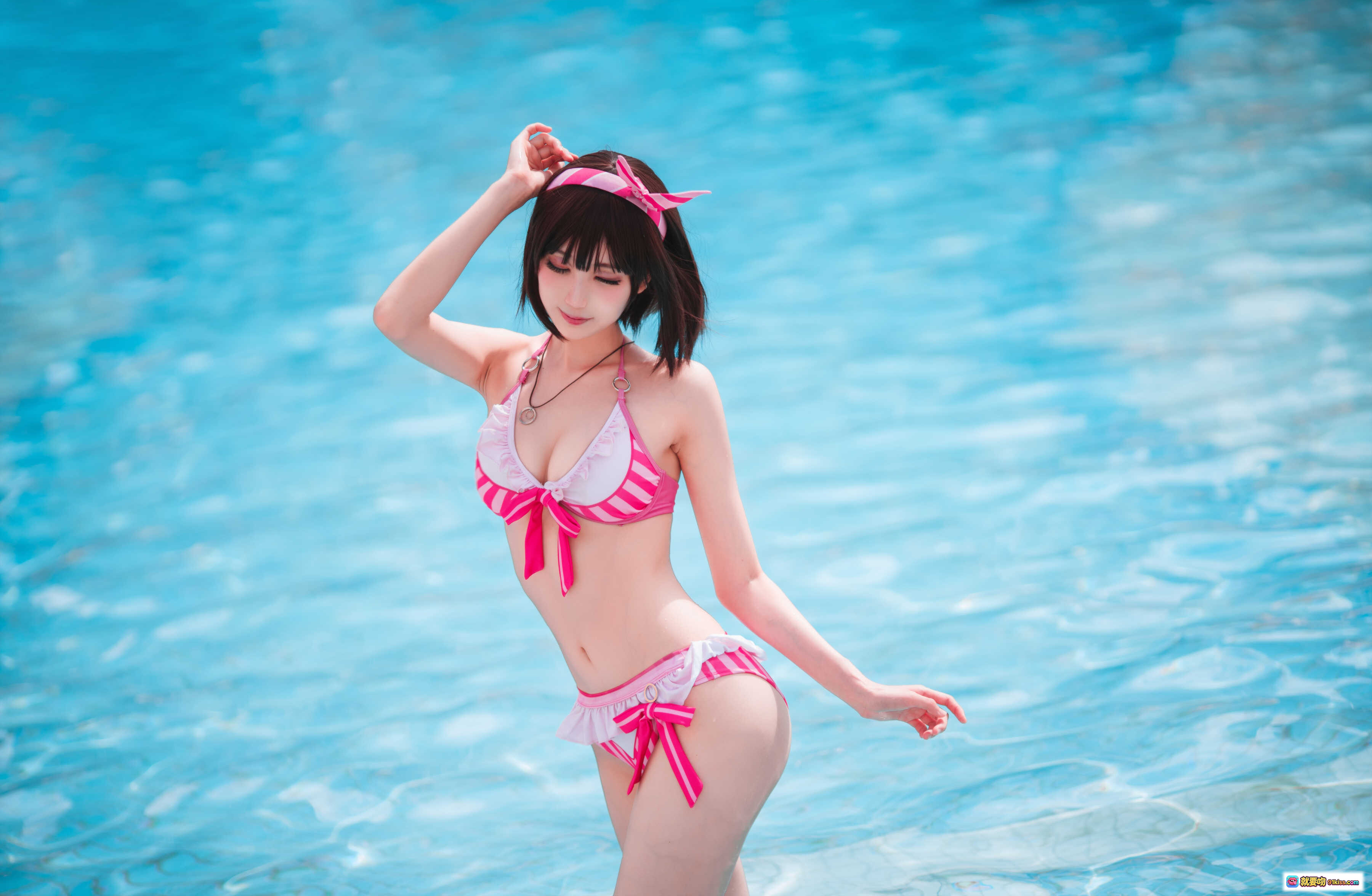 图片[6] - 周叽可爱兔兔NO.022圣人惠水着泳装写真 粉色条纹比基尼+透明浴袍 清新甜美泳池外拍 Cosplay美少女 - 就要吻