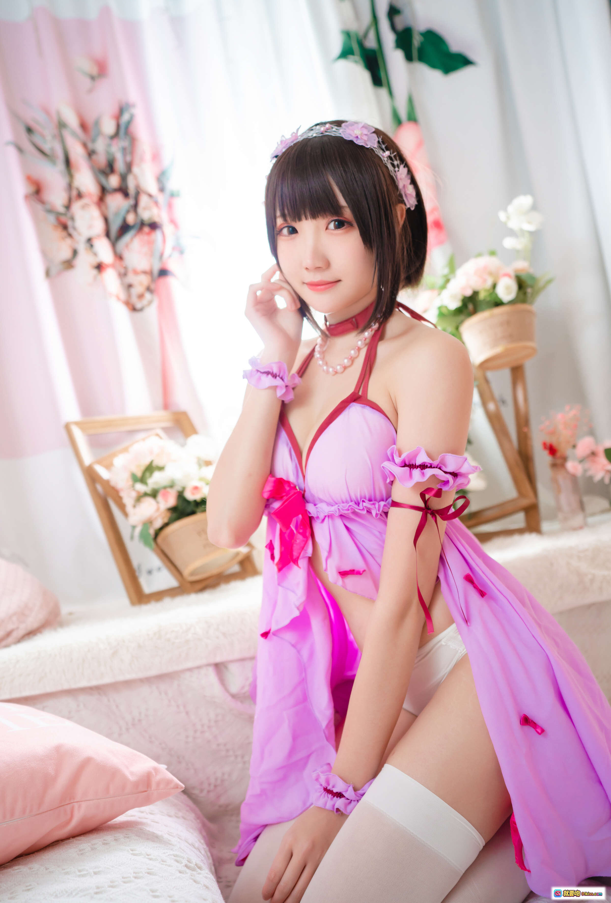 图片[7] - 瓜希酱NO.014加藤惠睡衣写真·粉色系甜美少女风·花环头饰+蕾丝吊带裙·卧室花艺背景·14P高清图集 - 就要吻