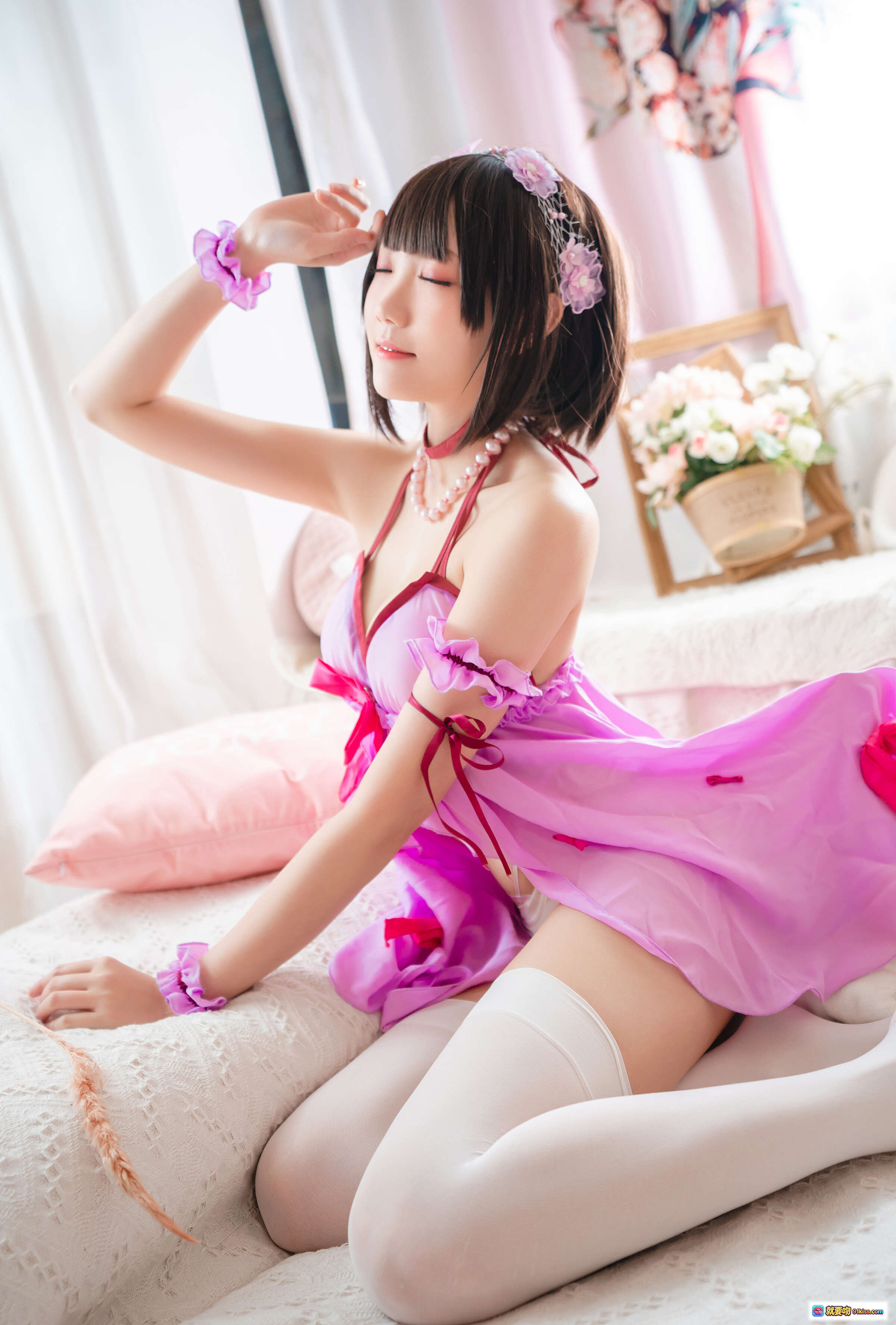 图片[8] - 瓜希酱NO.014加藤惠睡衣写真·粉色系甜美少女风·花环头饰+蕾丝吊带裙·卧室花艺背景·14P高清图集 - 就要吻