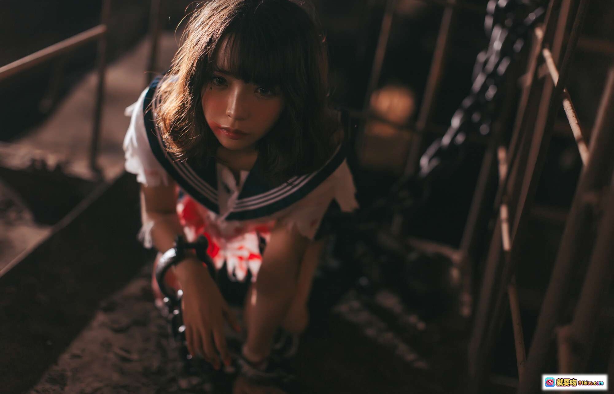 图片[8] - 疯猫ss NO.004 被囚禁少女 Cosplay 血迹妆容 铁链束缚 工业废墟场景 暗黑系写真 44P高清图集 - 就要吻