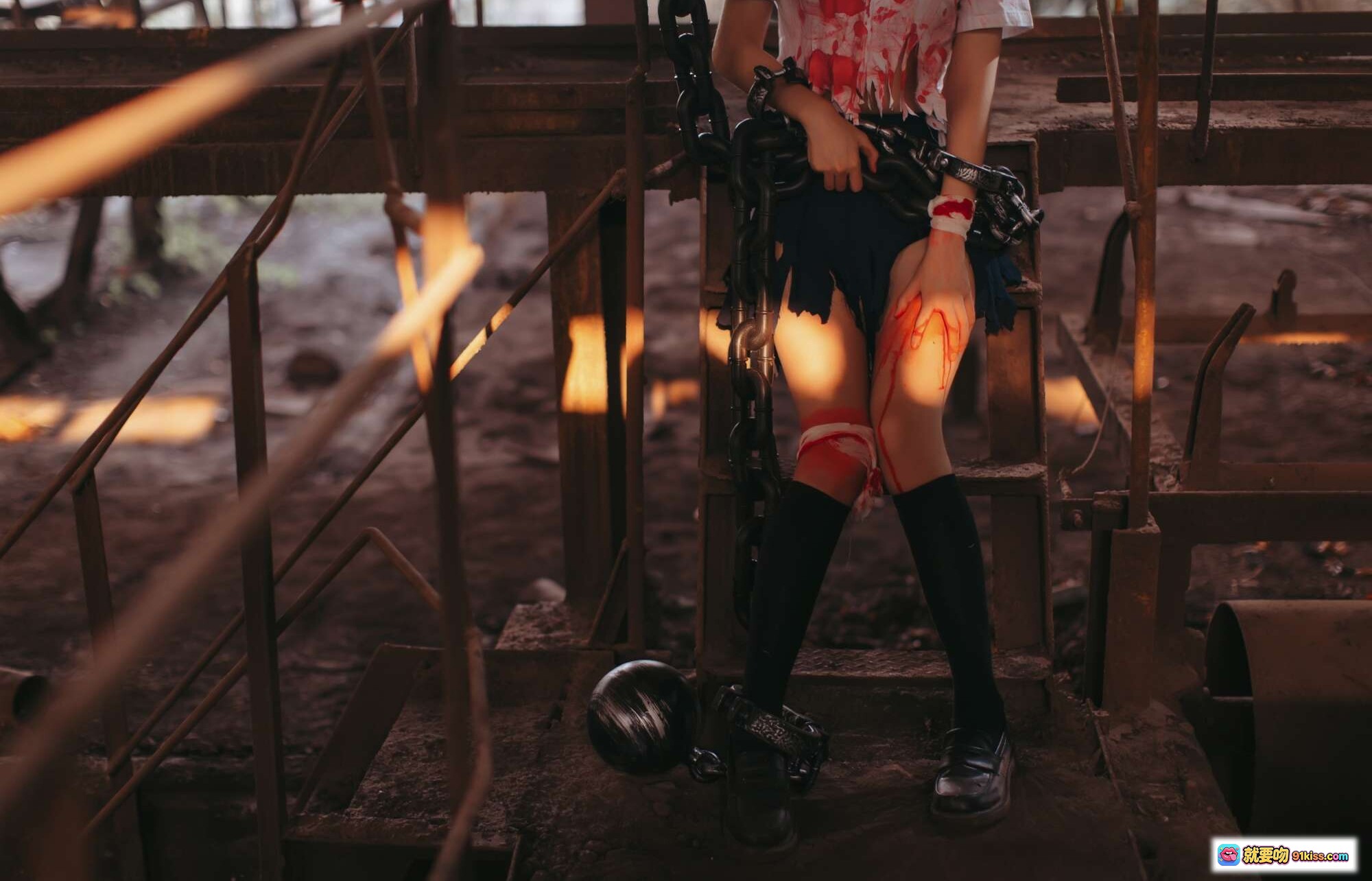 图片[5] - 疯猫ss NO.004 被囚禁少女 Cosplay 血迹妆容 铁链束缚 工业废墟场景 暗黑系写真 44P高清图集 - 就要吻