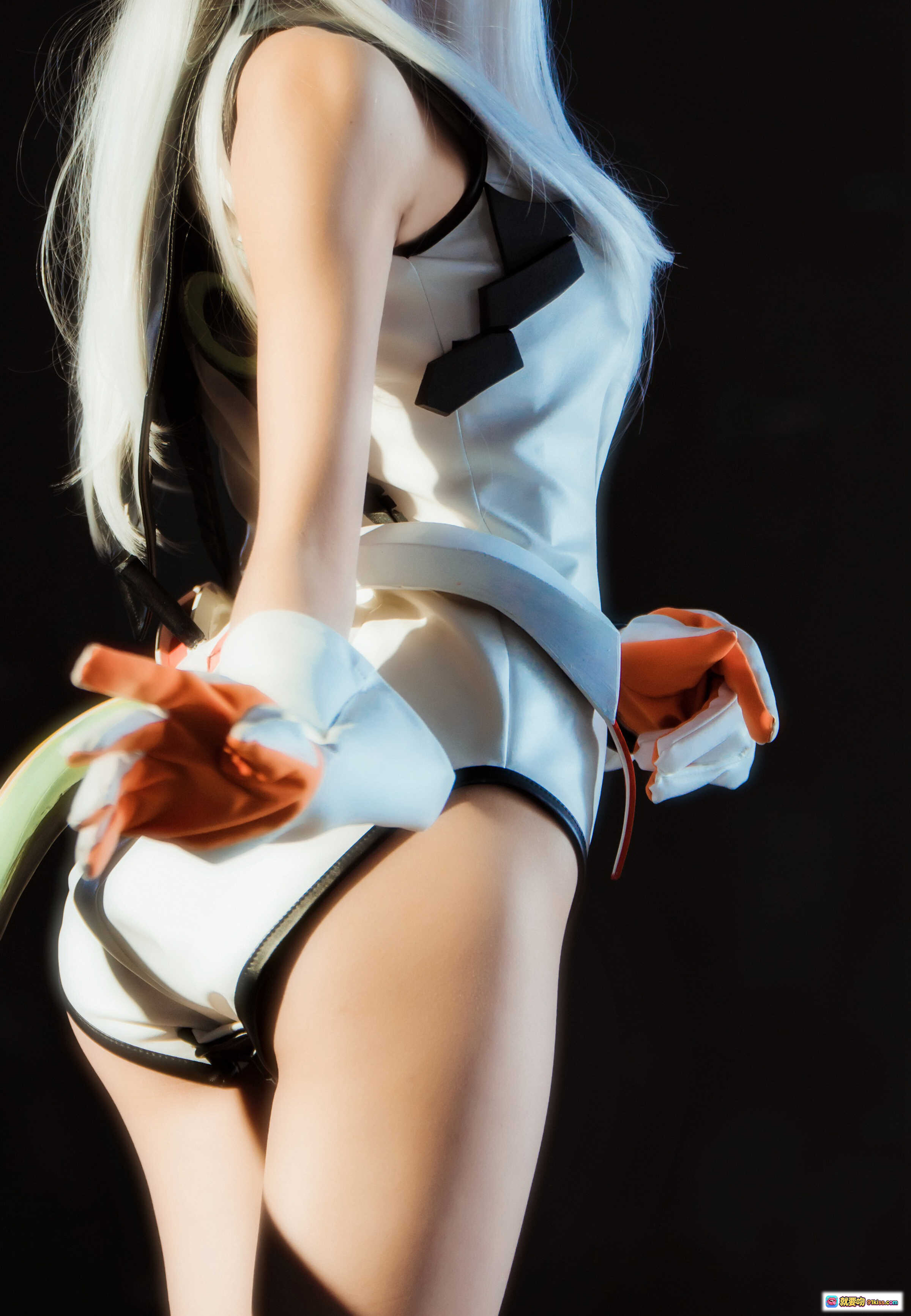 图片[7] - 桜桃喵Cosplay机动战队遥角色扮演 白发猫耳造型 橙色手套街拍写真 二次元动漫展现场实拍 - 就要吻