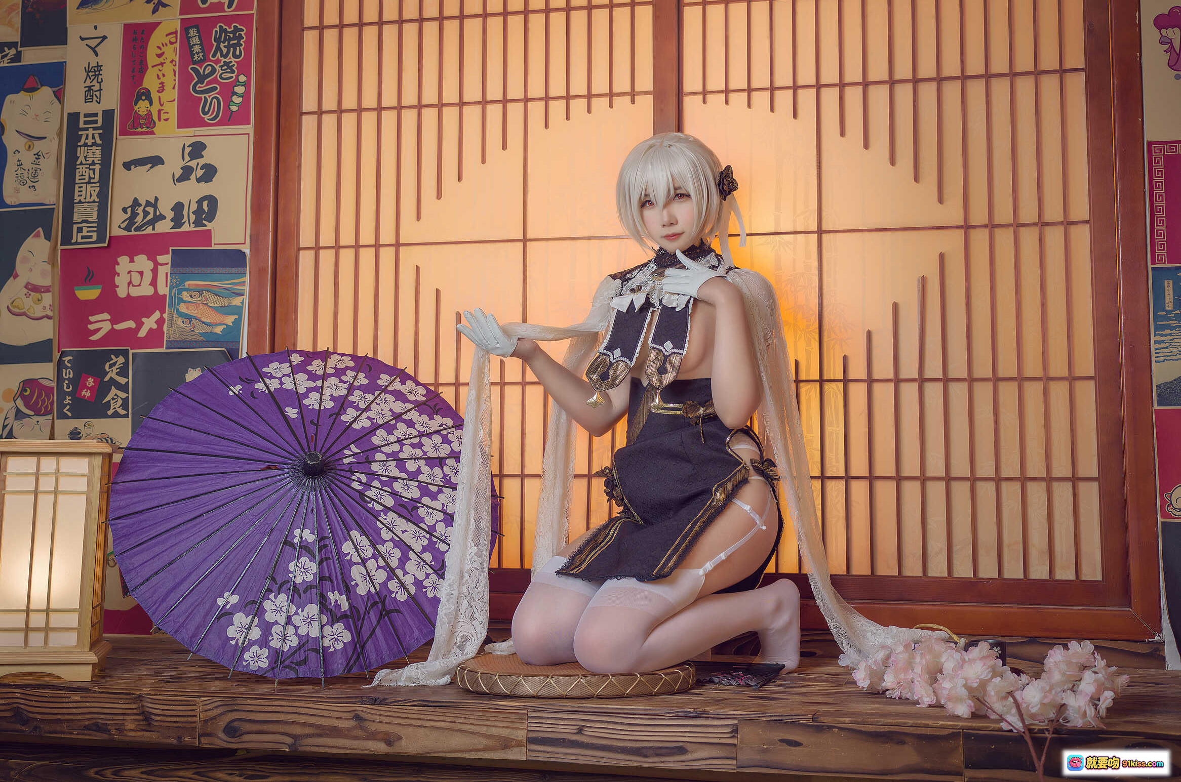 图片[5] - 麻花酱NO.006天狼星旗袍cos写真｜白发少女蕾丝黑金旗袍+白色丝袜高跟+日式和风背景30P高清图集 - 就要吻