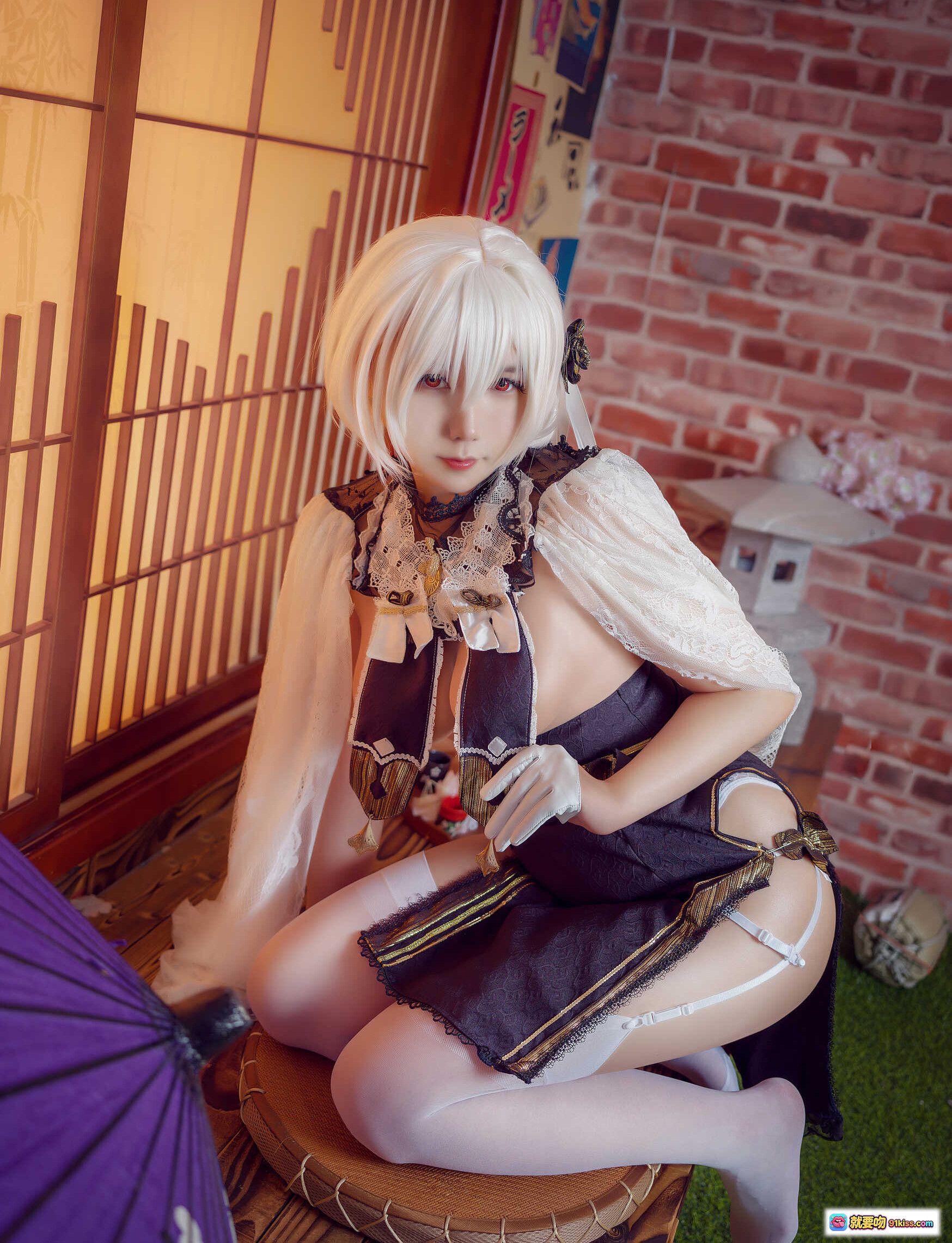 图片[3] - 麻花酱NO.006天狼星旗袍cos写真｜白发少女蕾丝黑金旗袍+白色丝袜高跟+日式和风背景30P高清图集 - 就要吻