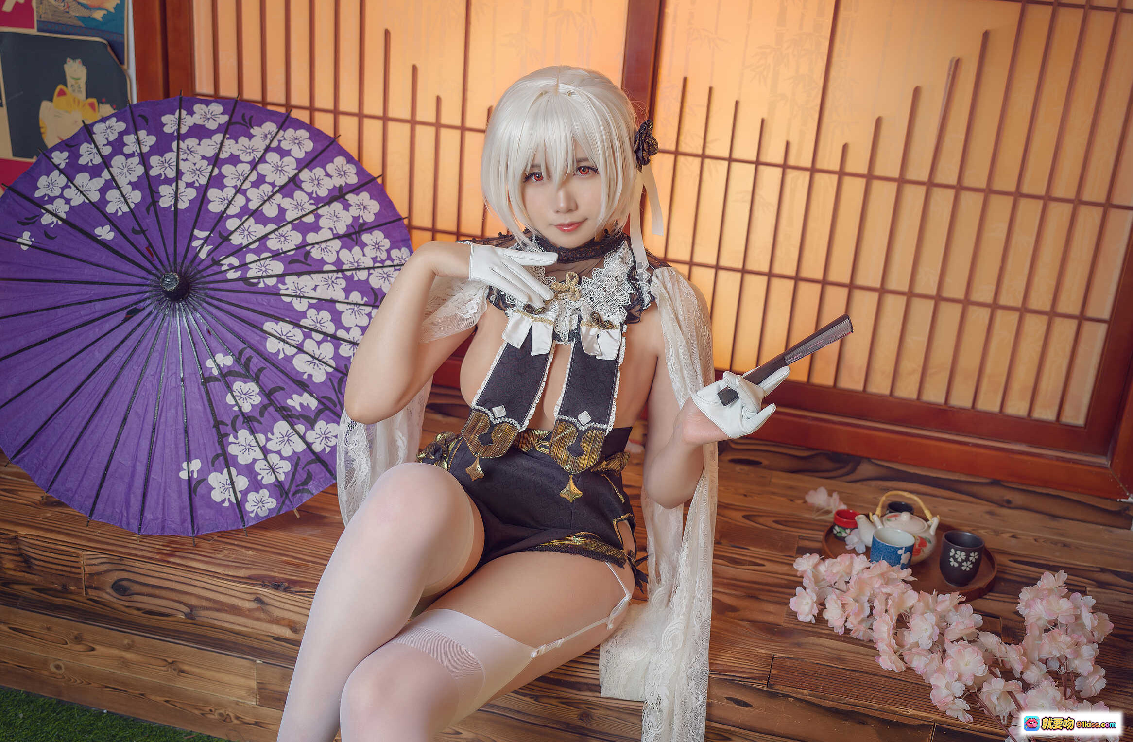 图片[7] - 麻花酱NO.006天狼星旗袍cos写真｜白发少女蕾丝黑金旗袍+白色丝袜高跟+日式和风背景30P高清图集 - 就要吻