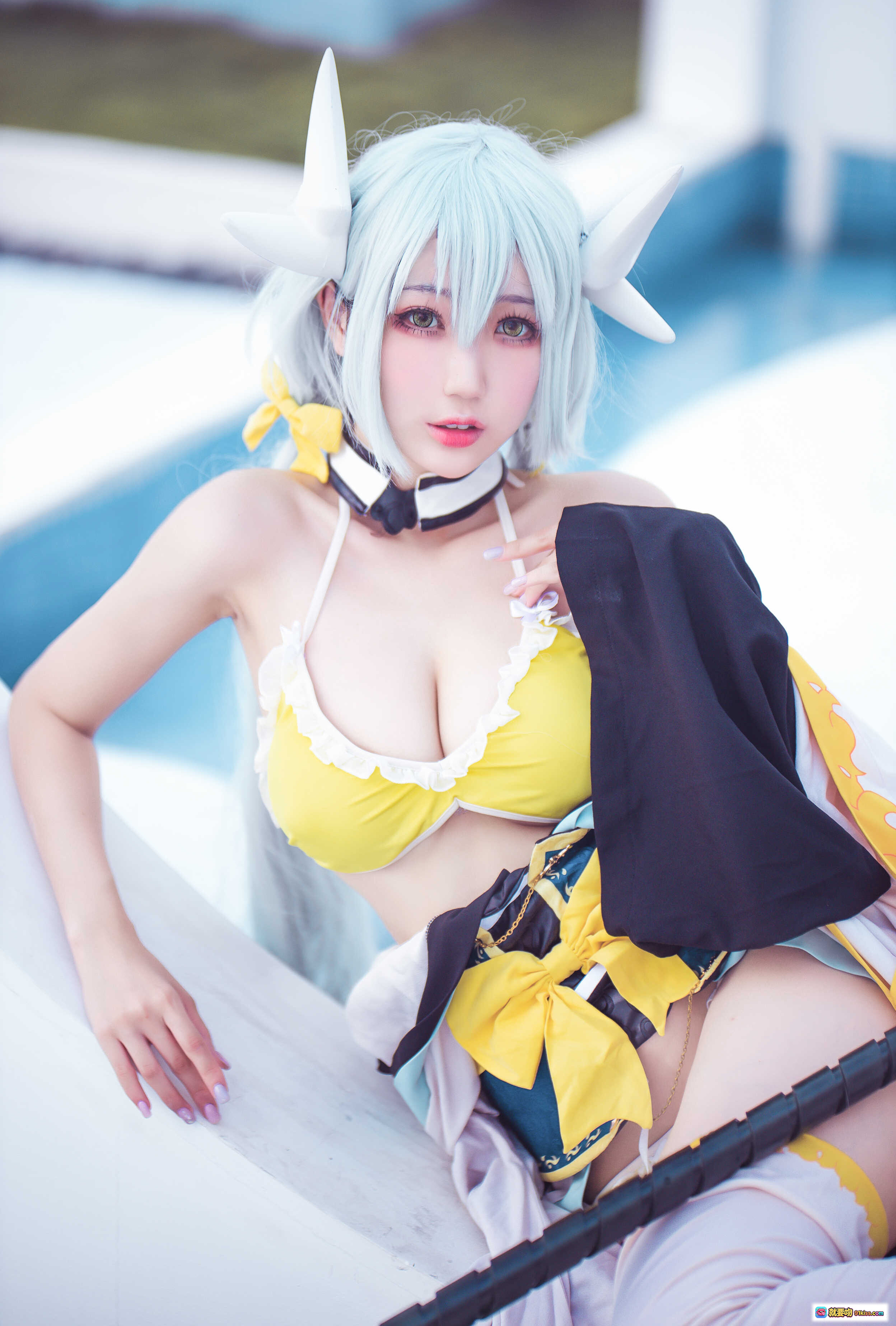 图片[6] - 周叽可爱兔兔NO.031清姬cosplay泳池写真 黄色比基尼白发角饰少女风美图 - 就要吻