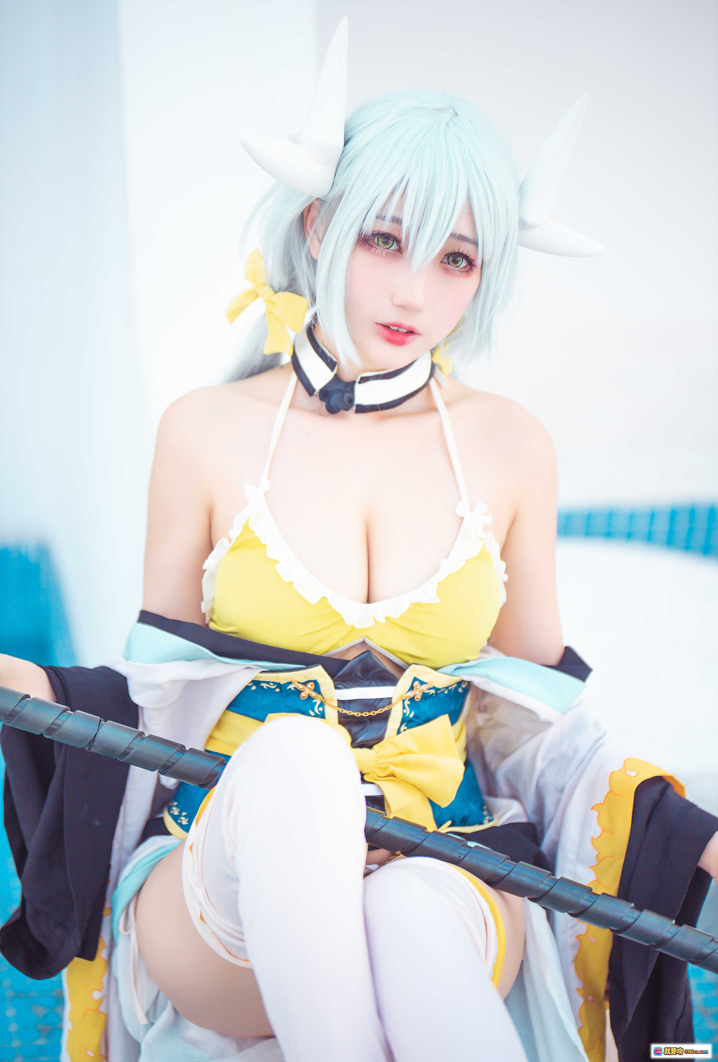 图片[3] - 周叽可爱兔兔NO.031清姬cosplay泳池写真 黄色比基尼白发角饰少女风美图 - 就要吻