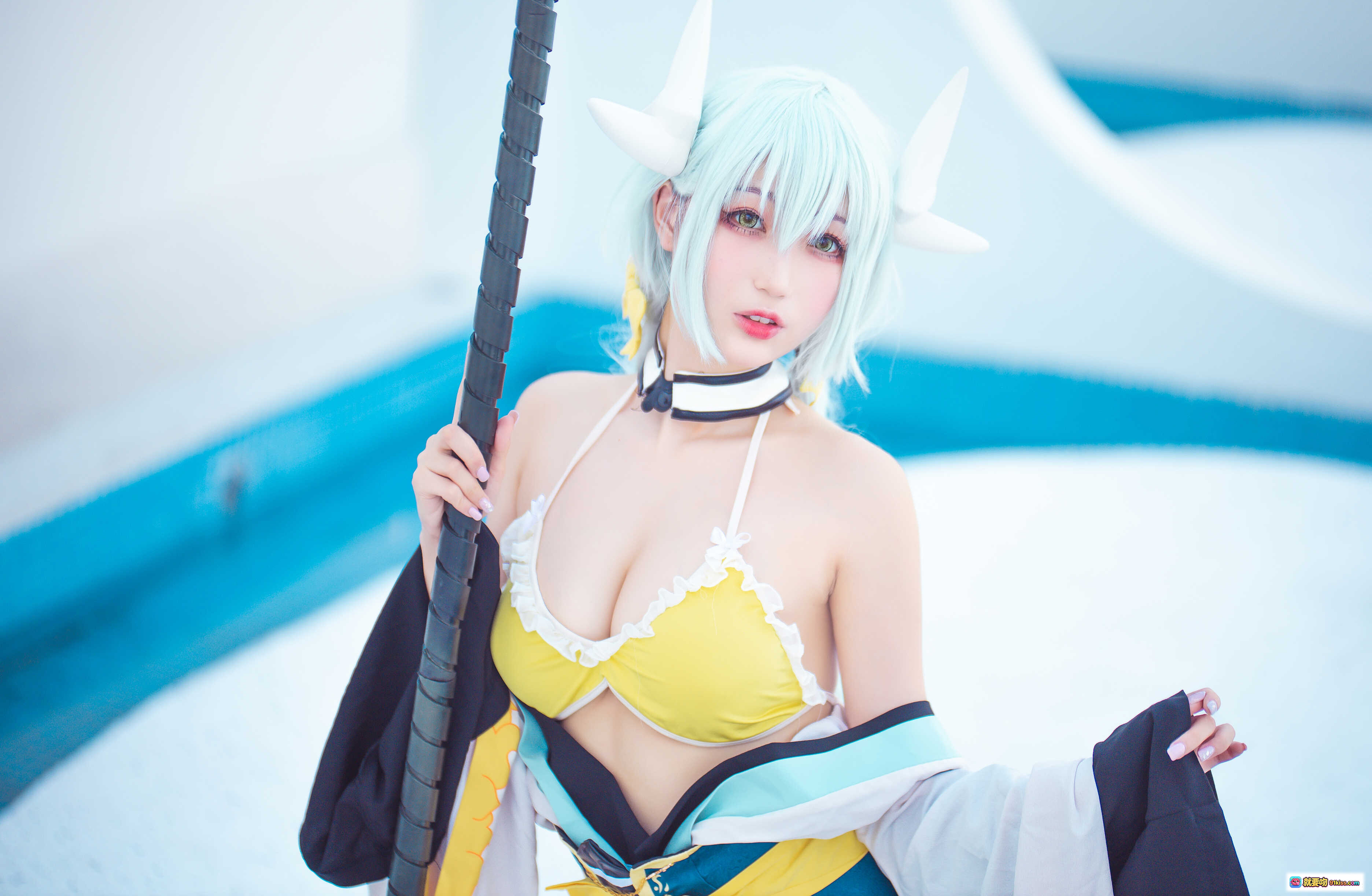 图片[10] - 周叽可爱兔兔NO.031清姬cosplay泳池写真 黄色比基尼白发角饰少女风美图 - 就要吻