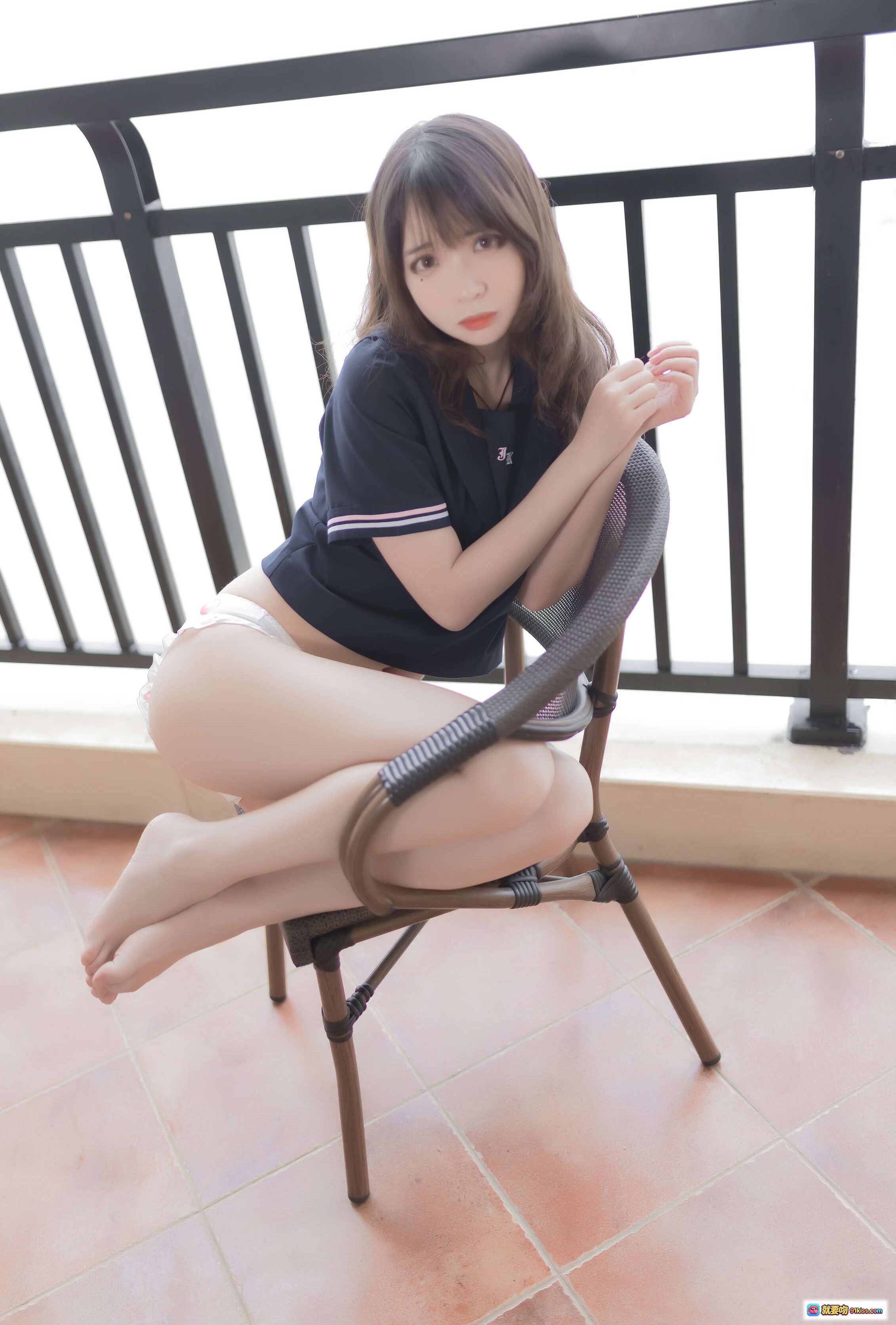 图片[4] - 疯猫ss NO.043 海景阳台写真 甜美少女短袖露脐装 白色蕾丝内裤 30P高清图集 - 就要吻