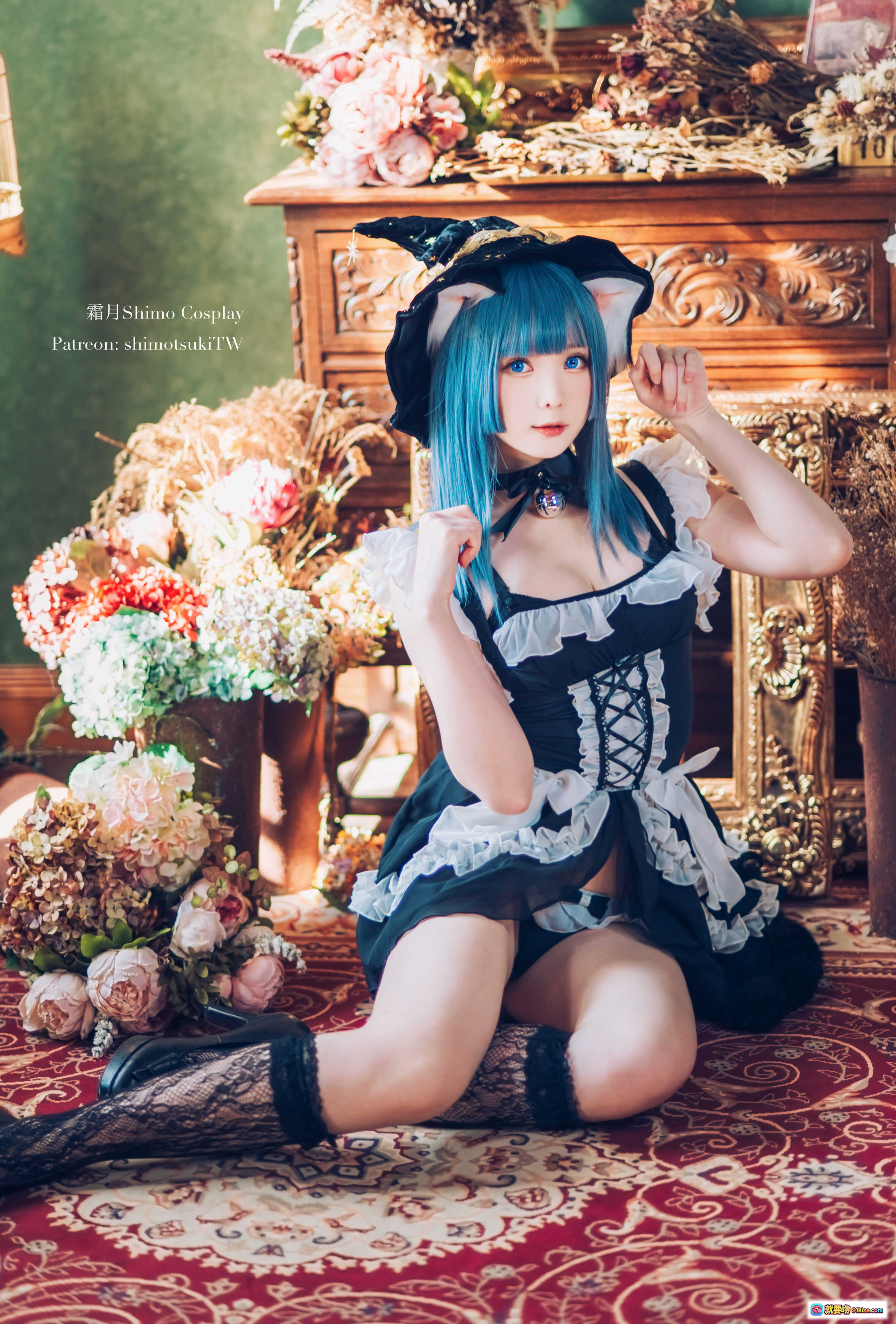 图片[3] - 霜月Shimo Cosplay私房写真NO.015｜蓝发猫耳女仆装蕾丝黑丝美腿｜复古宫廷风花艺场景18P高清图集 - 就要吻