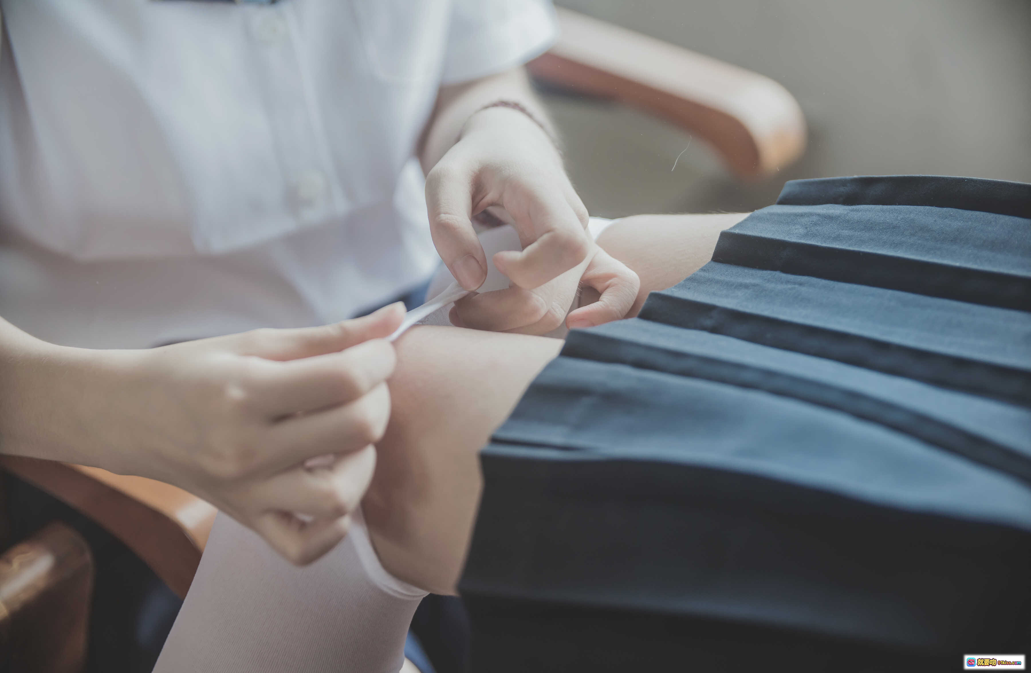 图片[4] - 桜桃喵004×疯猫ss_JK百合校园写真 43P高清美腿黑丝白袜制服少女双人互动场景 - 就要吻