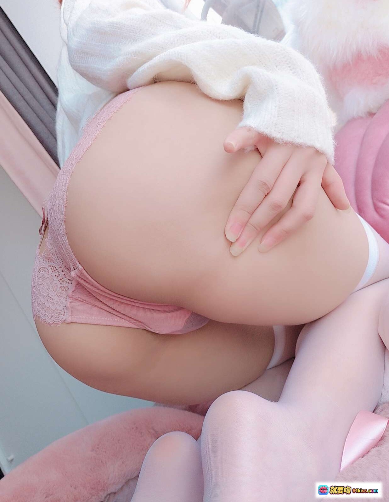 rioko凉凉子NO.050家中人妻狐写真 甜美粉嫩蕾丝内衣 白色毛衣搭配 丝袜美腿 自拍私房照 22P高清图集 - 就要吻