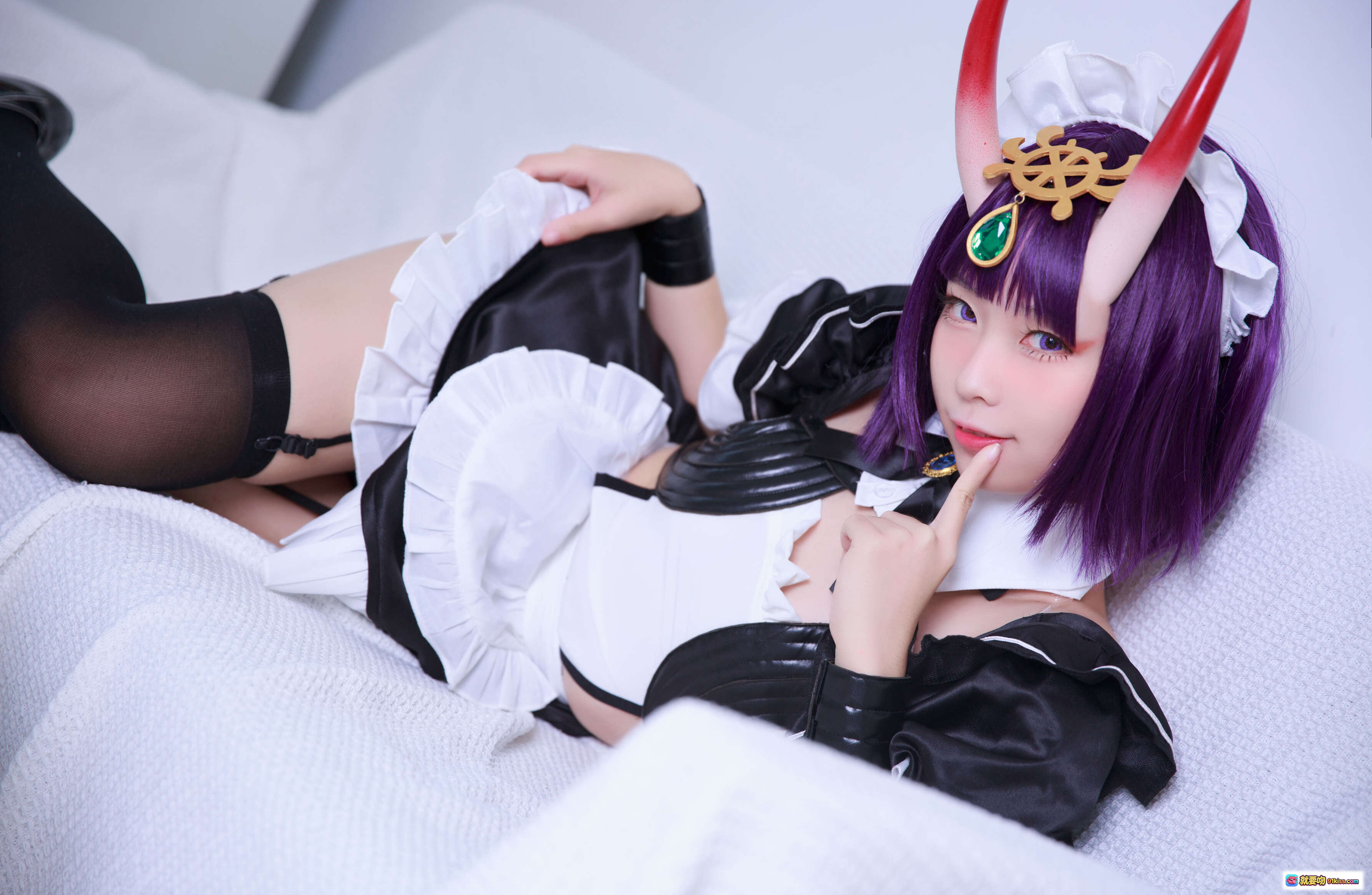 图片[3] - 酒吞女仆COS写真｜紫色短发红角女仆装｜黑丝美腿手持冰桶｜G44不会受伤NO.027电子版16P - 就要吻