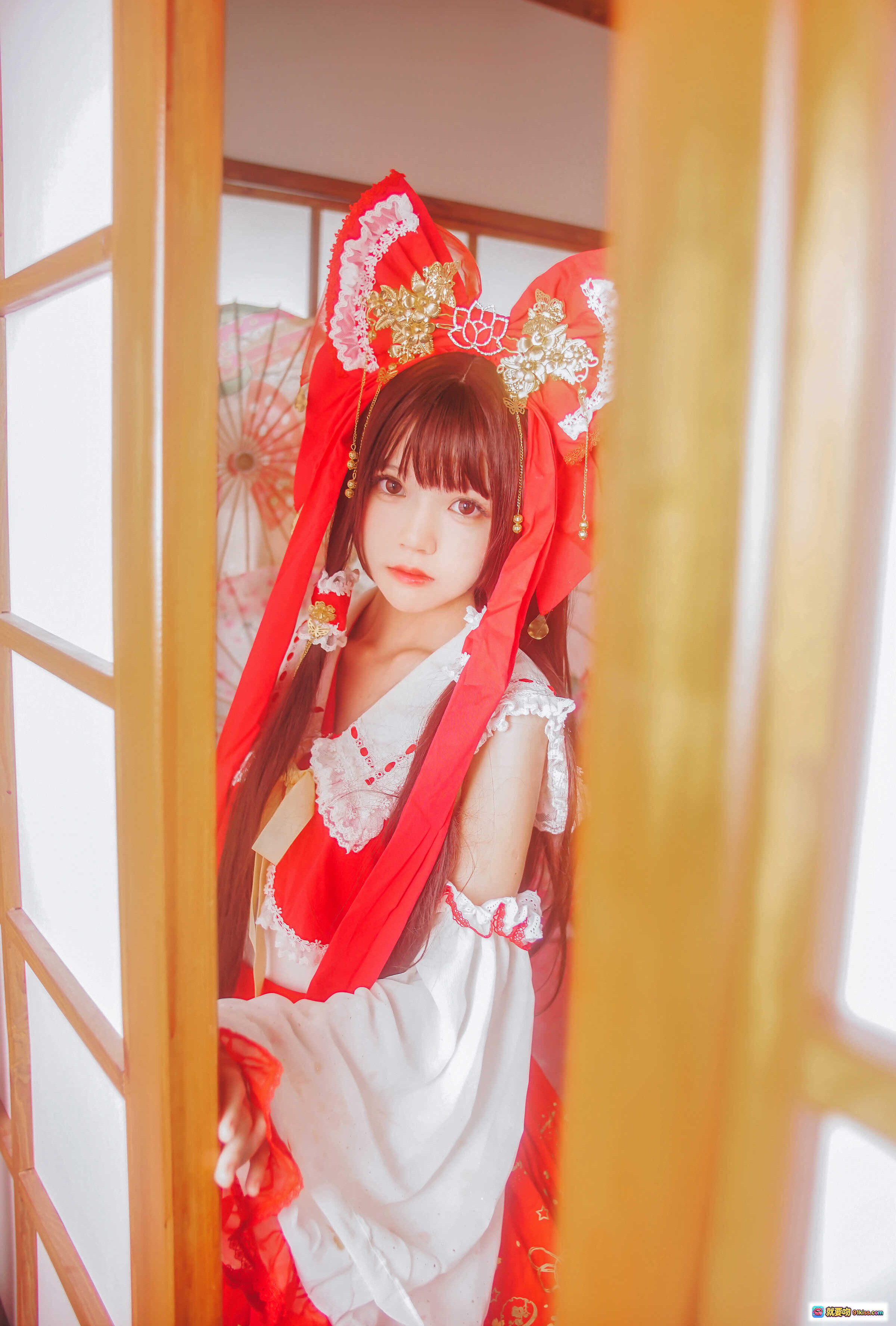 桜桃喵灵梦COS新年限定和风红白巫女服 45P高清写真集 甜美少女日系古风摄影 - 就要吻