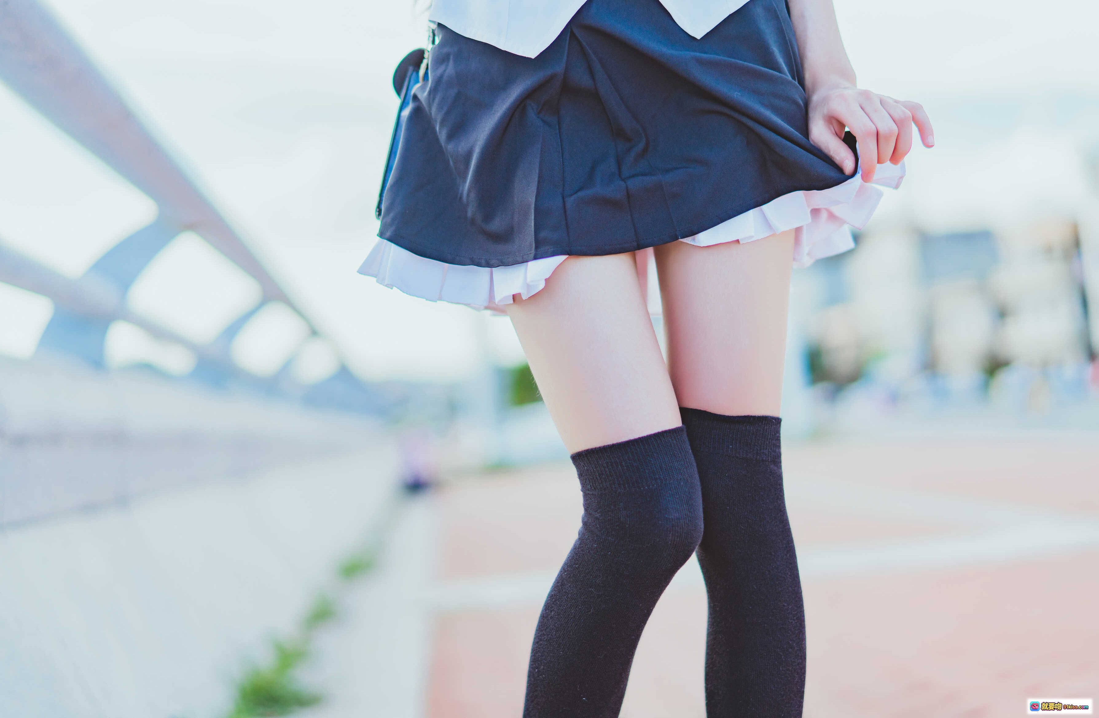 图片[3] - 桜桃喵五更琉璃Cosplay紫发猫耳少女户外写真清新甜美校园风白衬衫蓝领结摆拍美图 - 就要吻