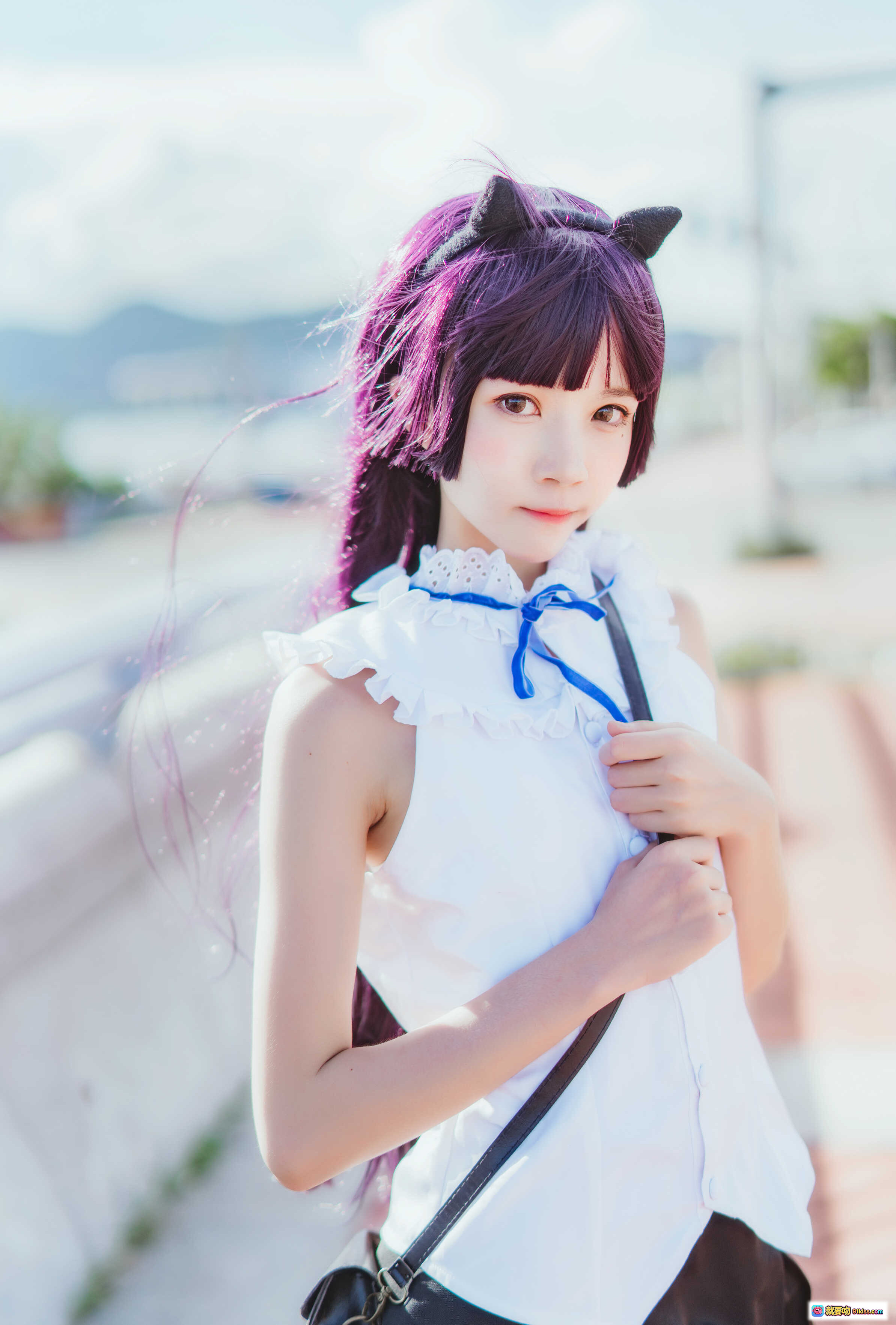 图片[6] - 桜桃喵五更琉璃Cosplay紫发猫耳少女户外写真清新甜美校园风白衬衫蓝领结摆拍美图 - 就要吻