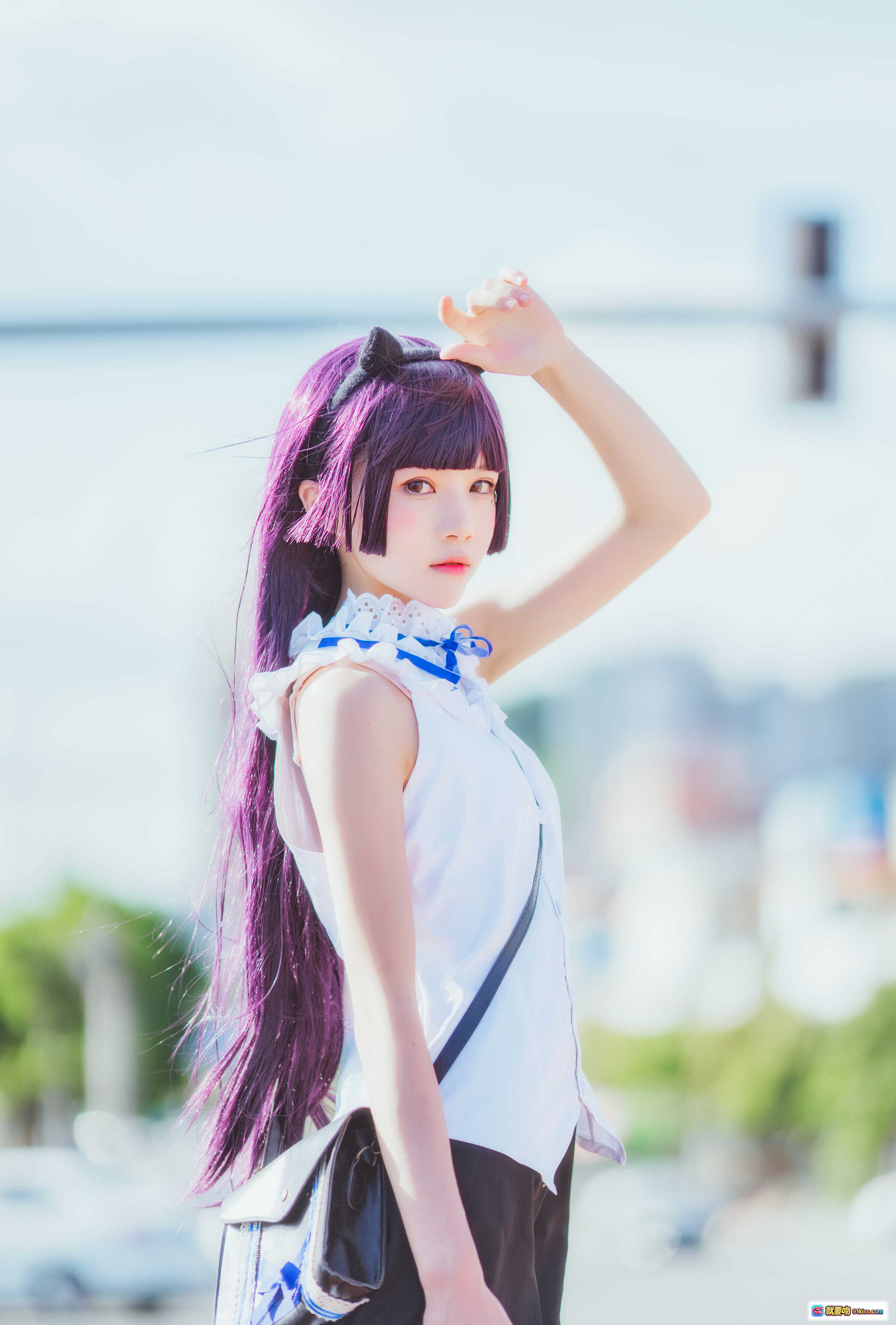 图片[5] - 桜桃喵五更琉璃Cosplay紫发猫耳少女户外写真清新甜美校园风白衬衫蓝领结摆拍美图 - 就要吻