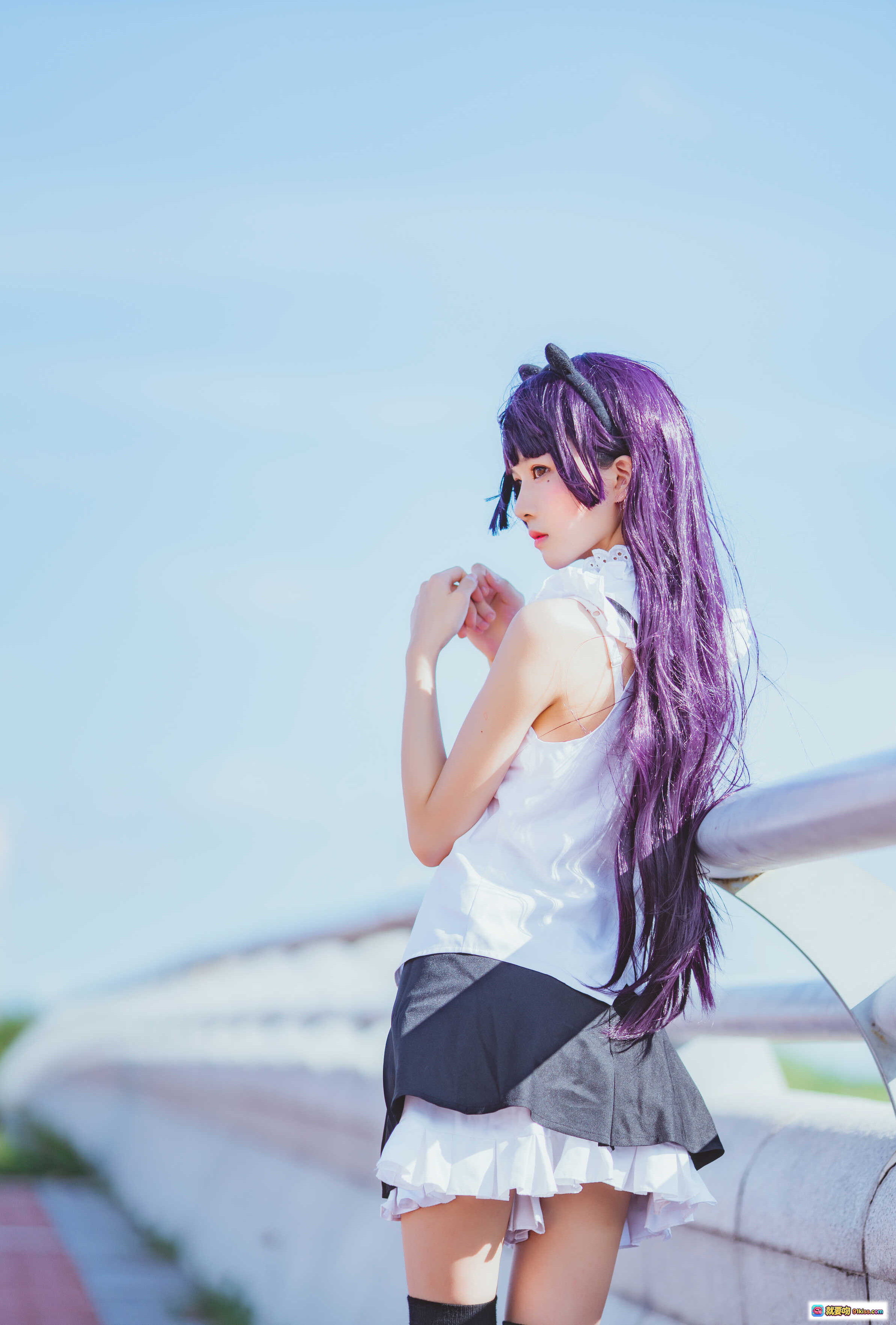 图片[7] - 桜桃喵五更琉璃Cosplay紫发猫耳少女户外写真清新甜美校园风白衬衫蓝领结摆拍美图 - 就要吻