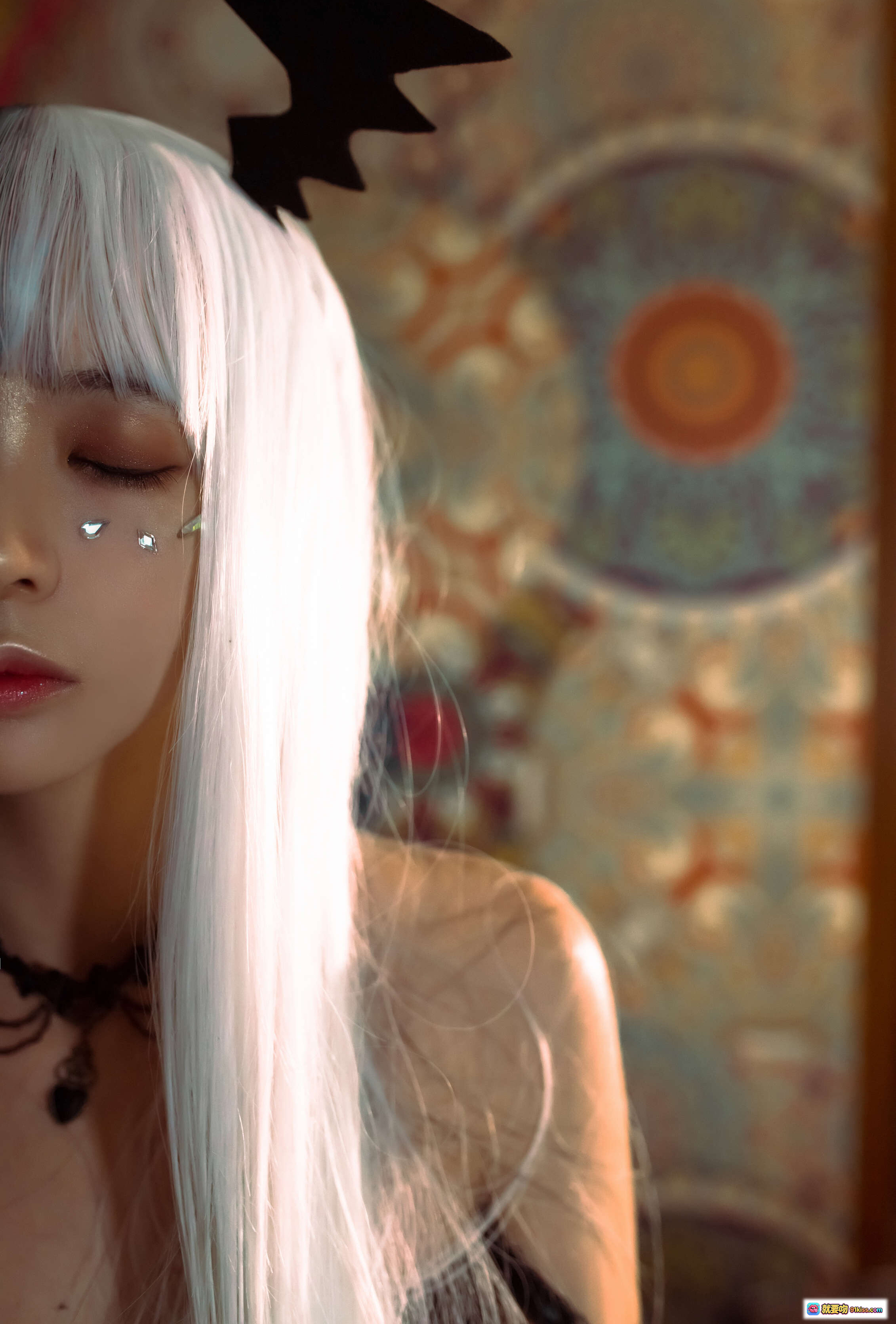 图片[4] - 疯猫ss NO.036 万圣小恶魔写真 | 黑白双色长发+蝙蝠发饰+蕾丝黑丝+暗黑系妆容+复古台灯氛围感 - 就要吻