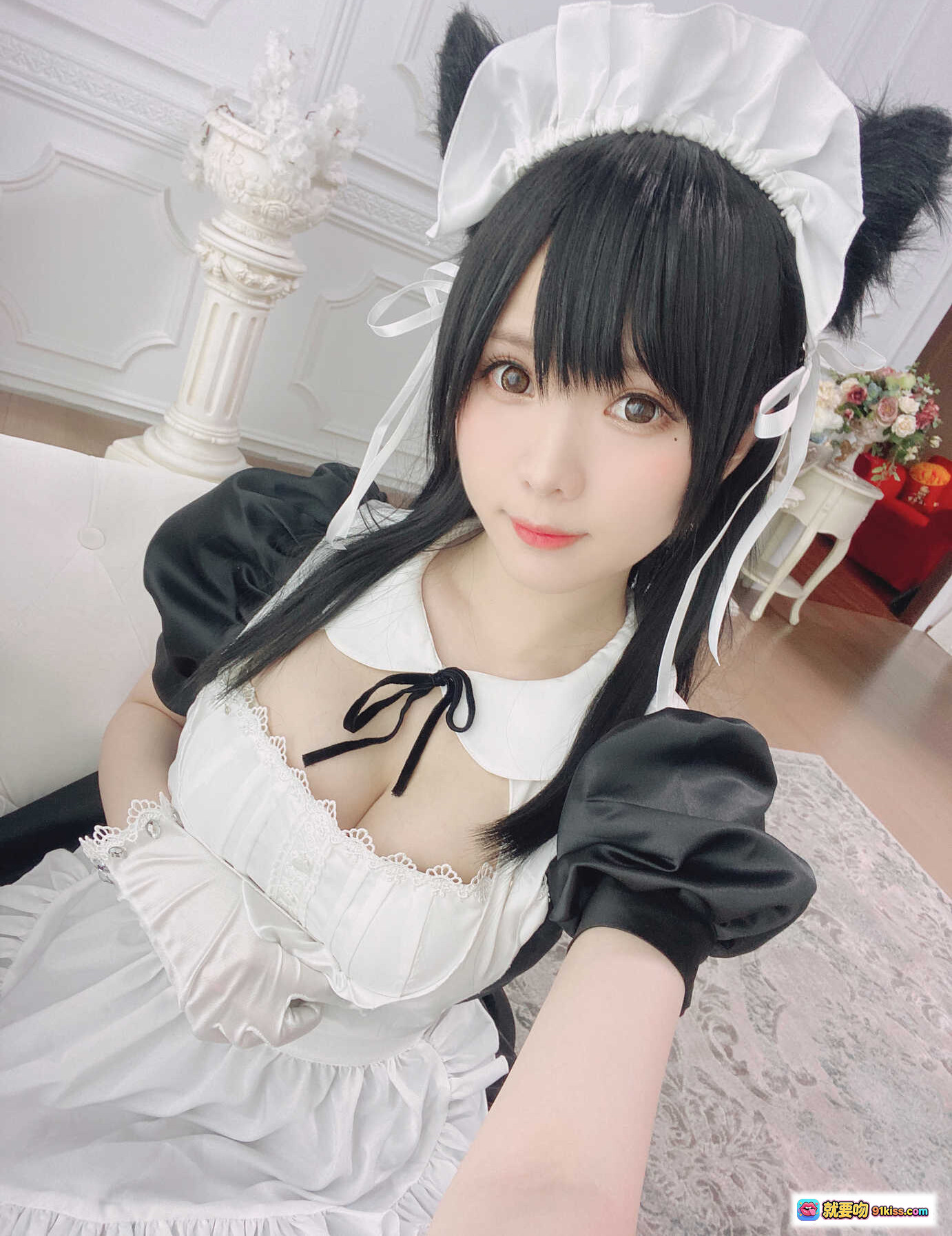 图片[6] - 霜月Shimo Cosplay爱宕女仆装 黑丝吊带袜 白色高跟鞋 猫耳女仆帽 室内沙发写真 18P高清图集 - 就要吻