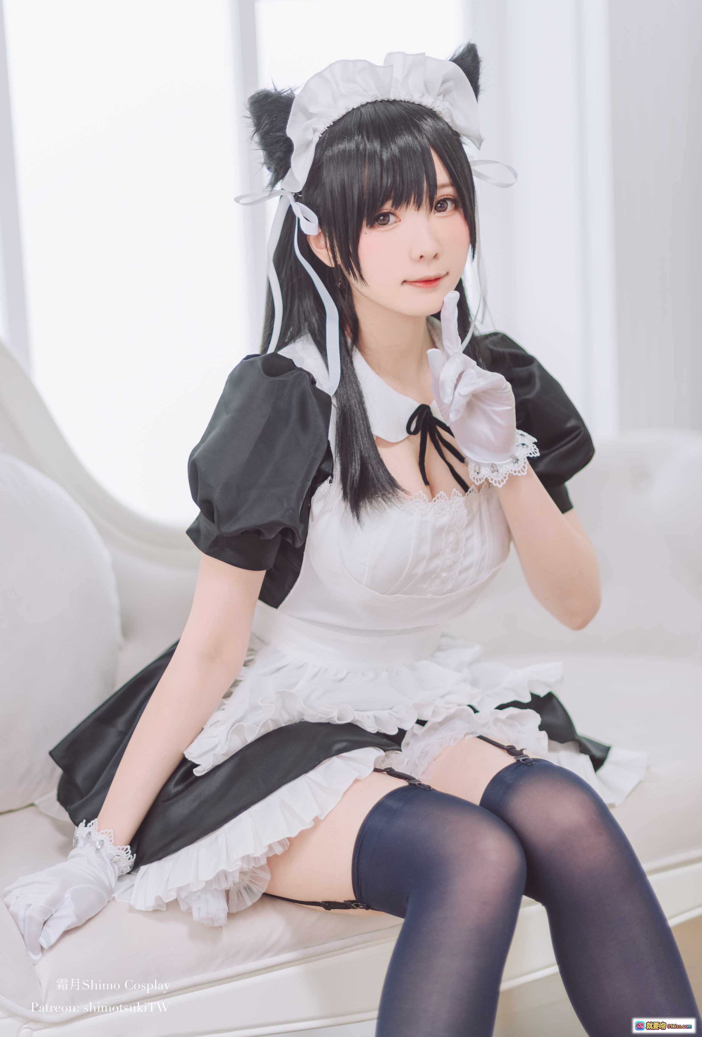 图片[9] - 霜月Shimo Cosplay爱宕女仆装 黑丝吊带袜 白色高跟鞋 猫耳女仆帽 室内沙发写真 18P高清图集 - 就要吻