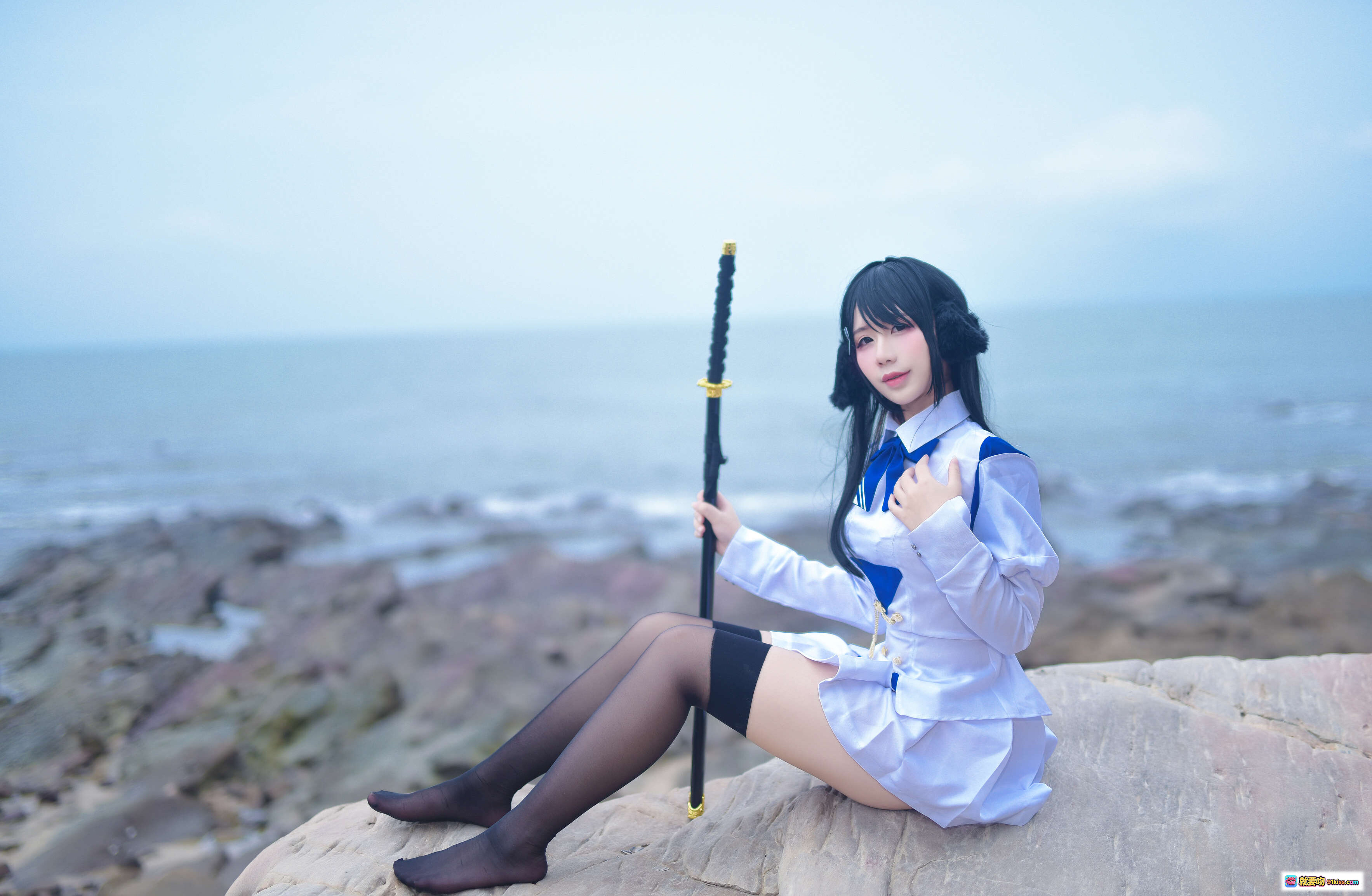 图片[4] - 九曲Jean NO.005 碧蓝航线比睿cosplay海边岩石写真 白色水手服黑丝长腿持刀造型 - 就要吻