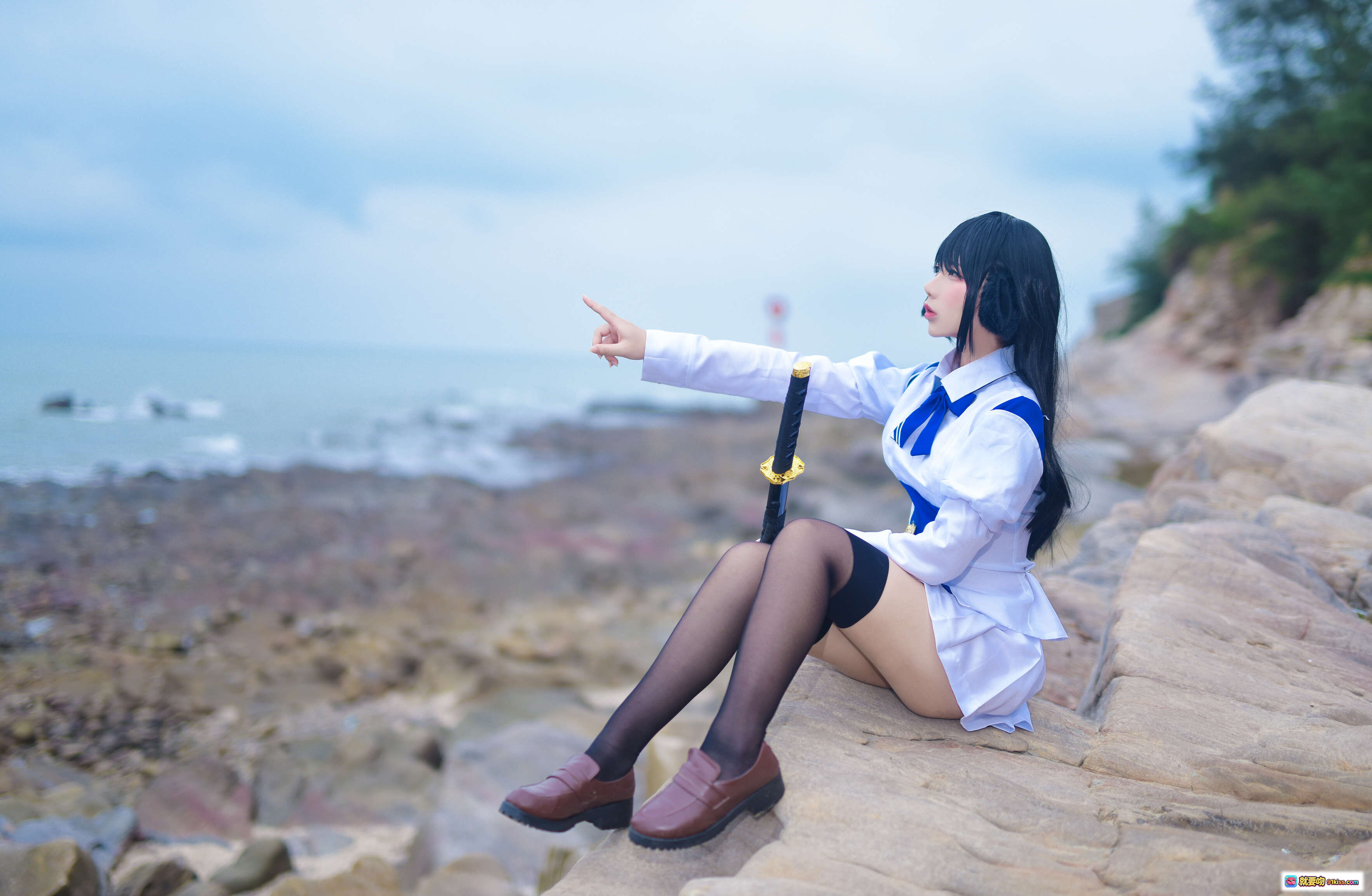 图片[9] - 九曲Jean NO.005 碧蓝航线比睿cosplay海边岩石写真 白色水手服黑丝长腿持刀造型 - 就要吻