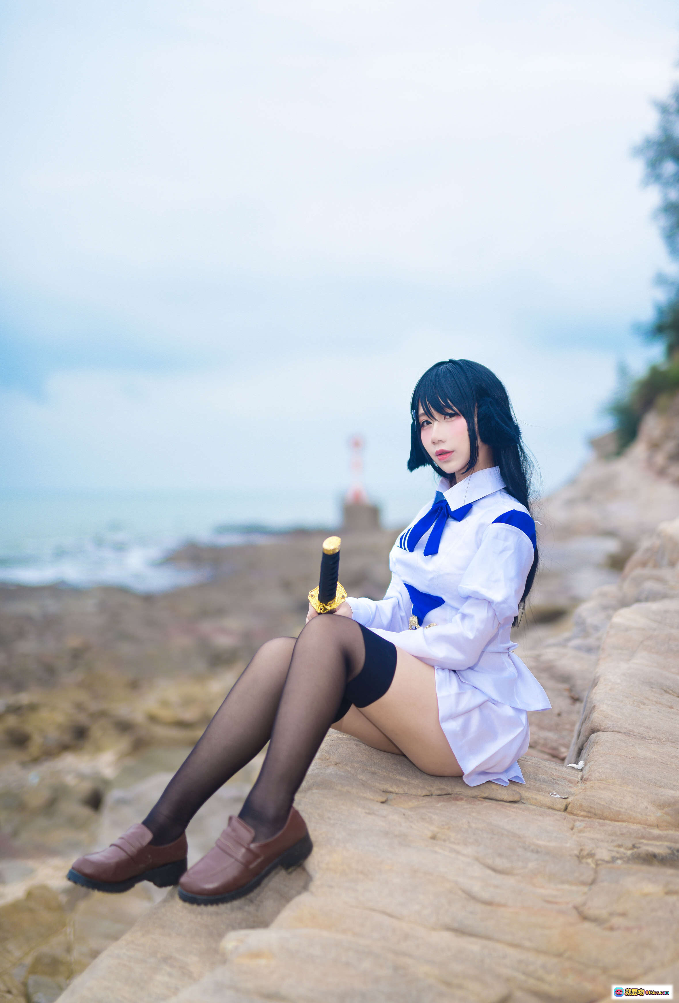 图片[6] - 九曲Jean NO.005 碧蓝航线比睿cosplay海边岩石写真 白色水手服黑丝长腿持刀造型 - 就要吻