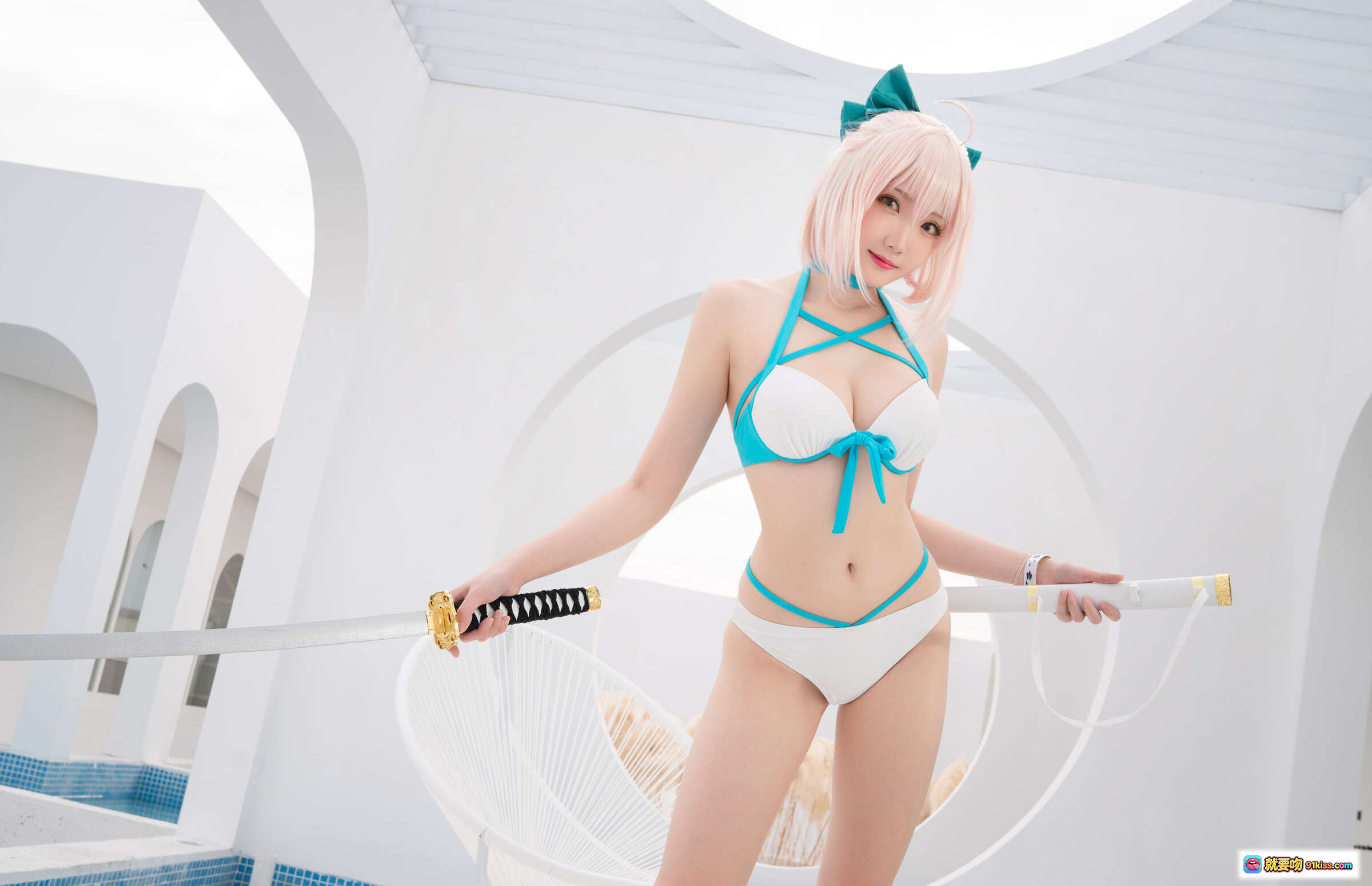 图片[5] - 瓜希酱NO.022总司水着满破Cosplay写真｜粉发少女泳装+青蝴蝶结+日式刀具泳池边美拍 - 就要吻