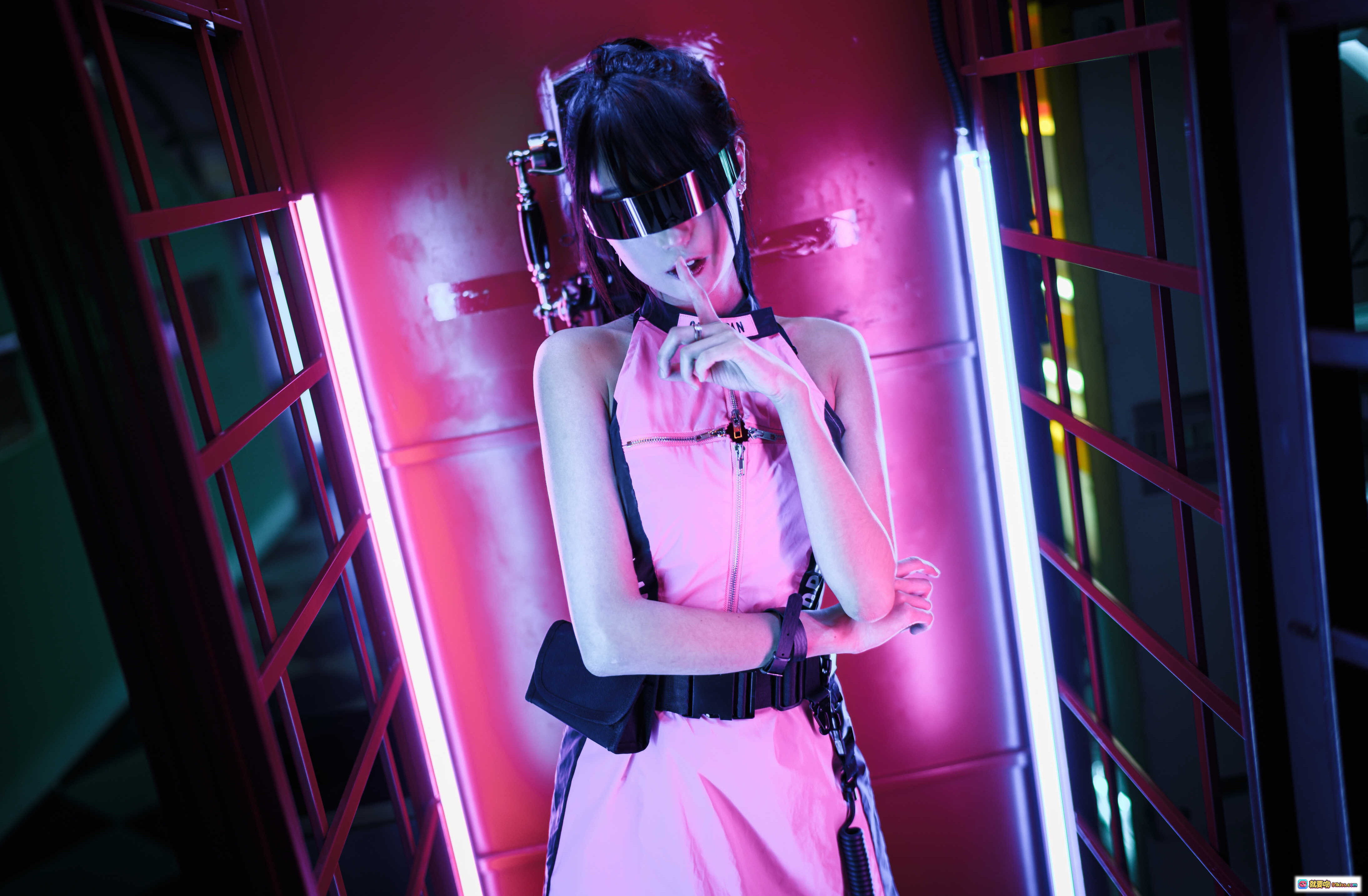 图片[4] - 周叽可爱兔兔NO.009银河社区写真｜霓虹光影少女风｜粉色运动风穿搭｜42P高清图集 - 就要吻