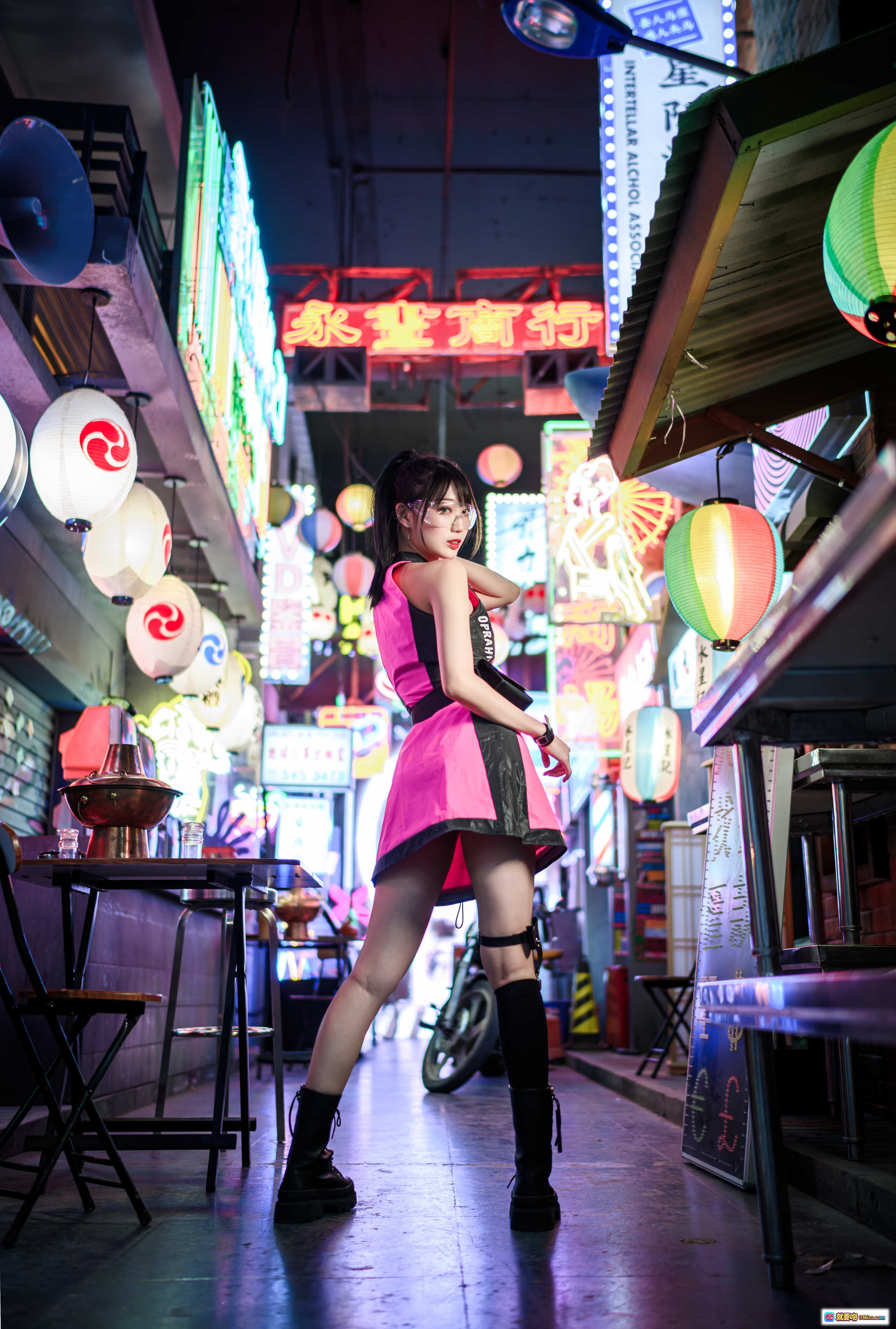 图片[7] - 周叽可爱兔兔NO.009银河社区写真｜霓虹光影少女风｜粉色运动风穿搭｜42P高清图集 - 就要吻