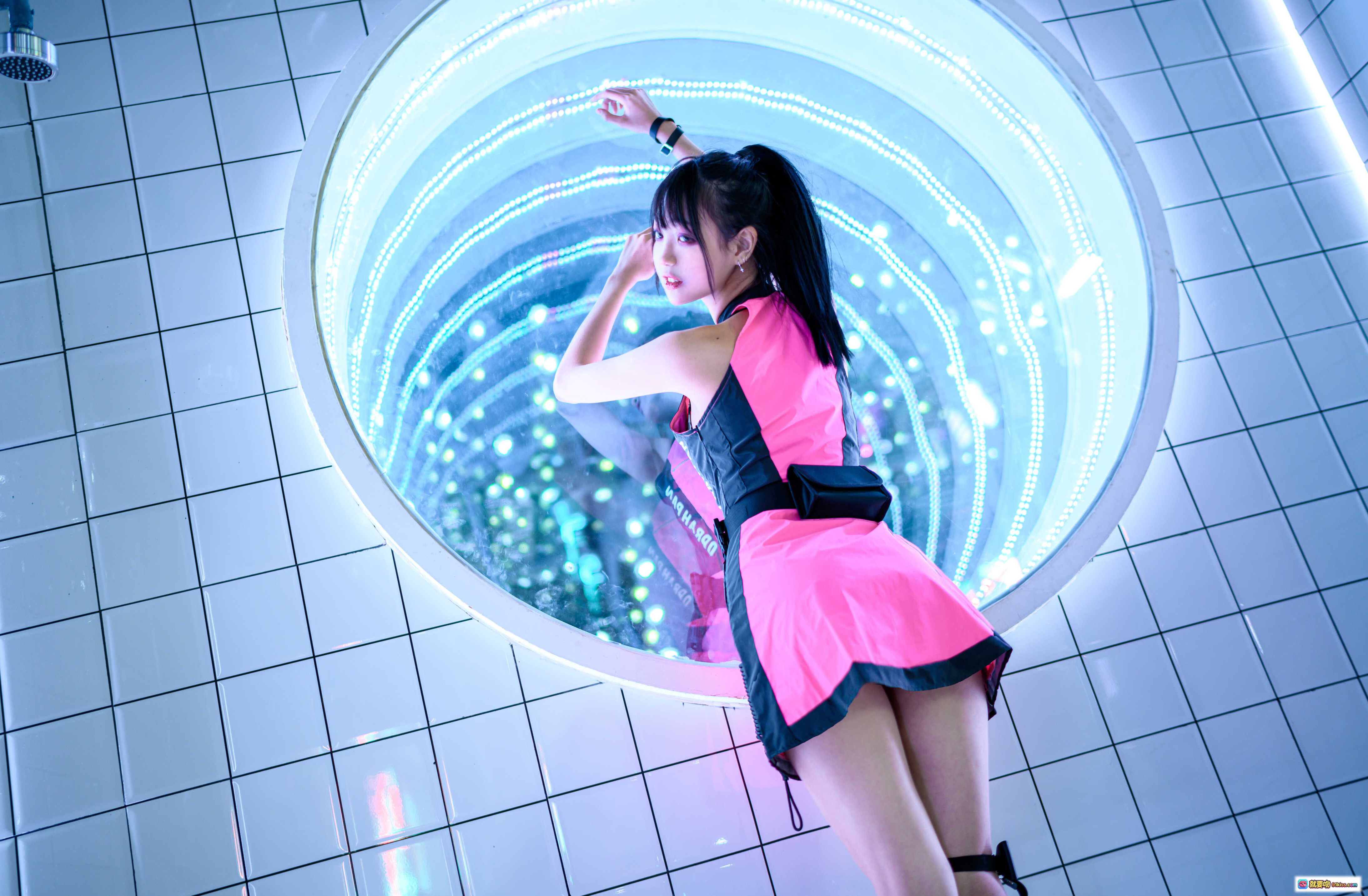 图片[9] - 周叽可爱兔兔NO.009银河社区写真｜霓虹光影少女风｜粉色运动风穿搭｜42P高清图集 - 就要吻