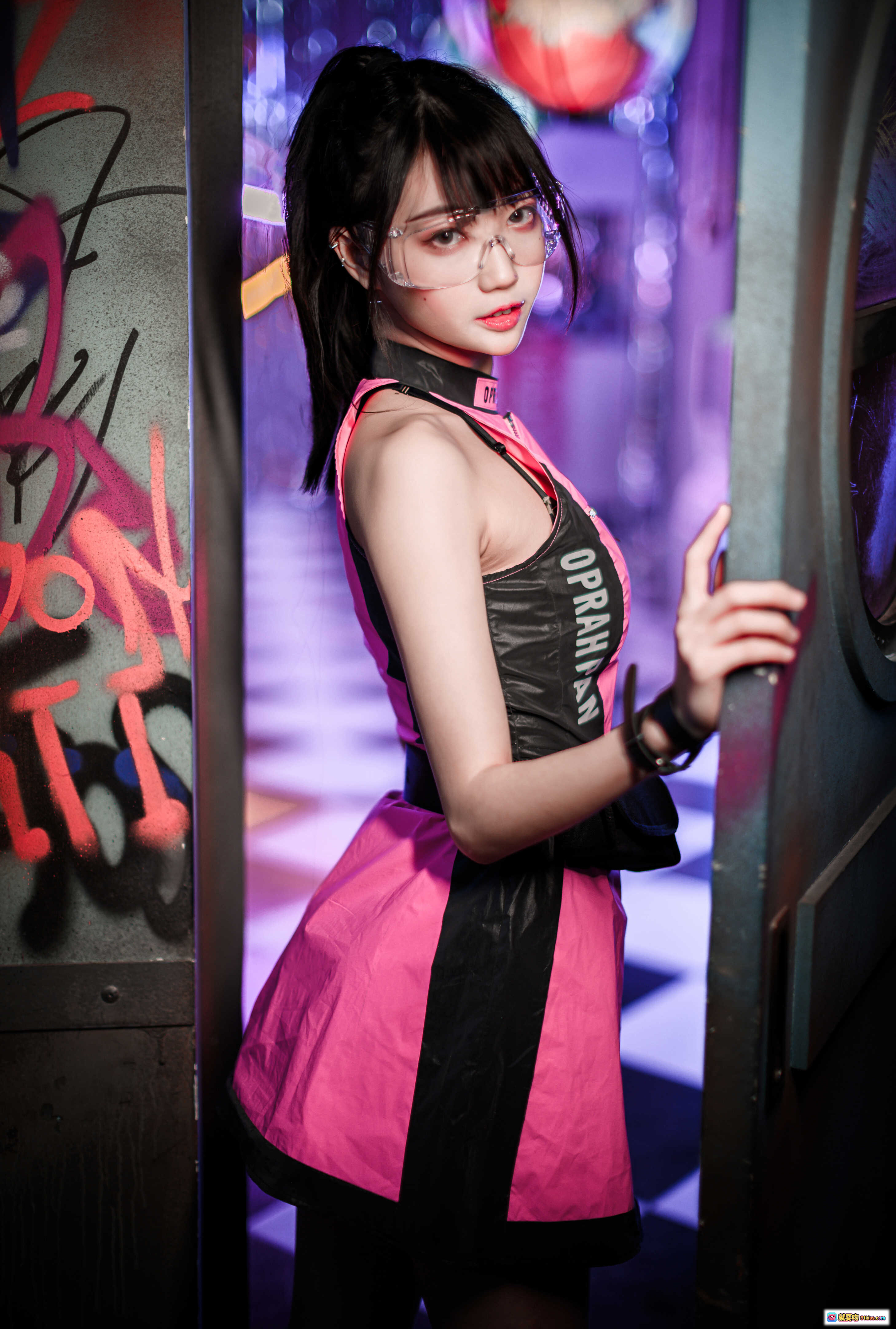 图片[2] - 周叽可爱兔兔NO.009银河社区写真｜霓虹光影少女风｜粉色运动风穿搭｜42P高清图集 - 就要吻